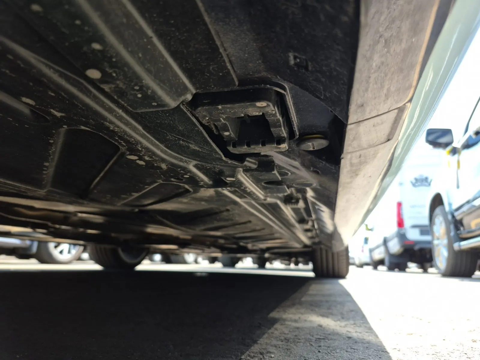 Undercarriage - Passenger Photo