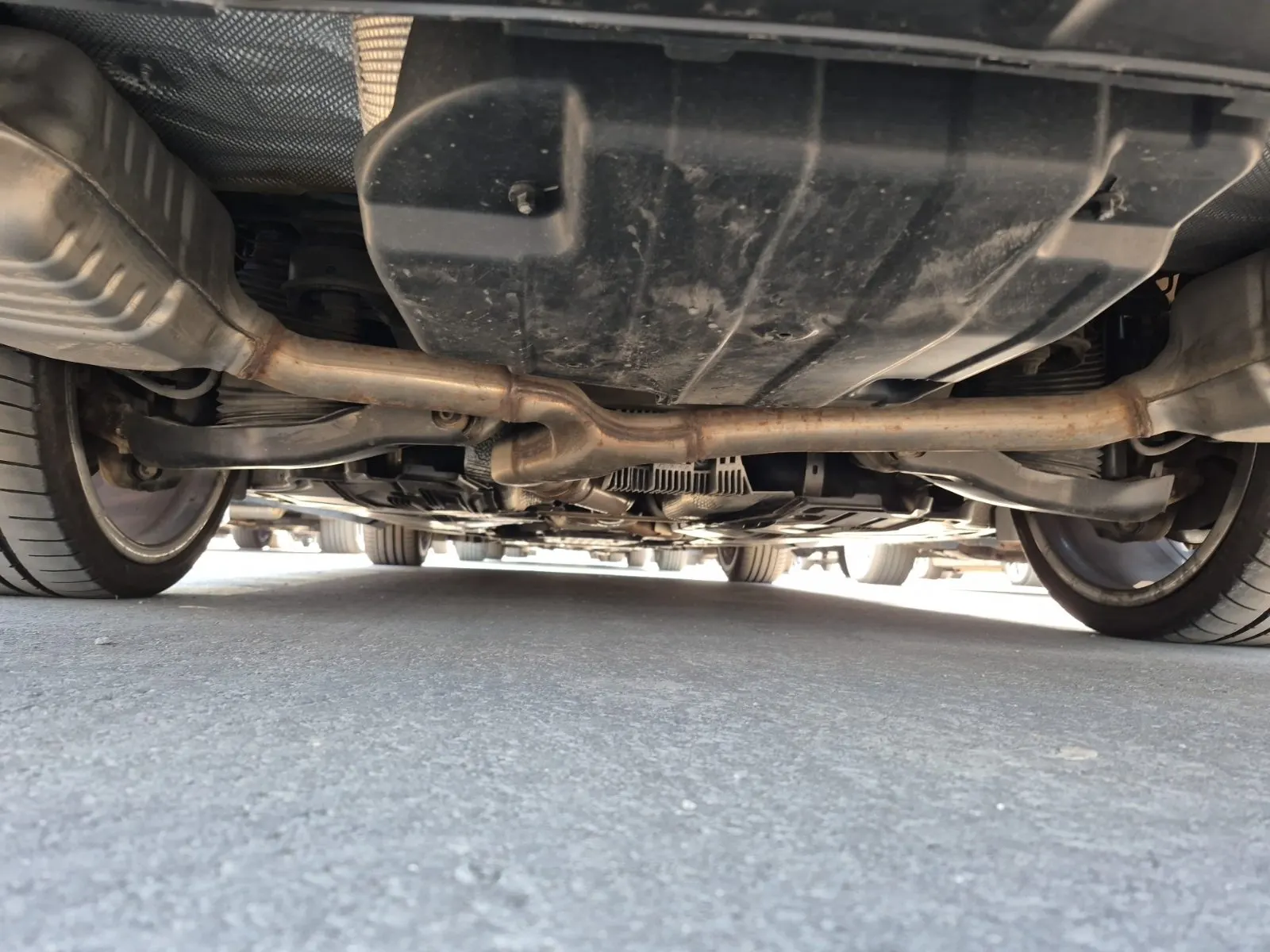 Undercarriage - Rear Photo