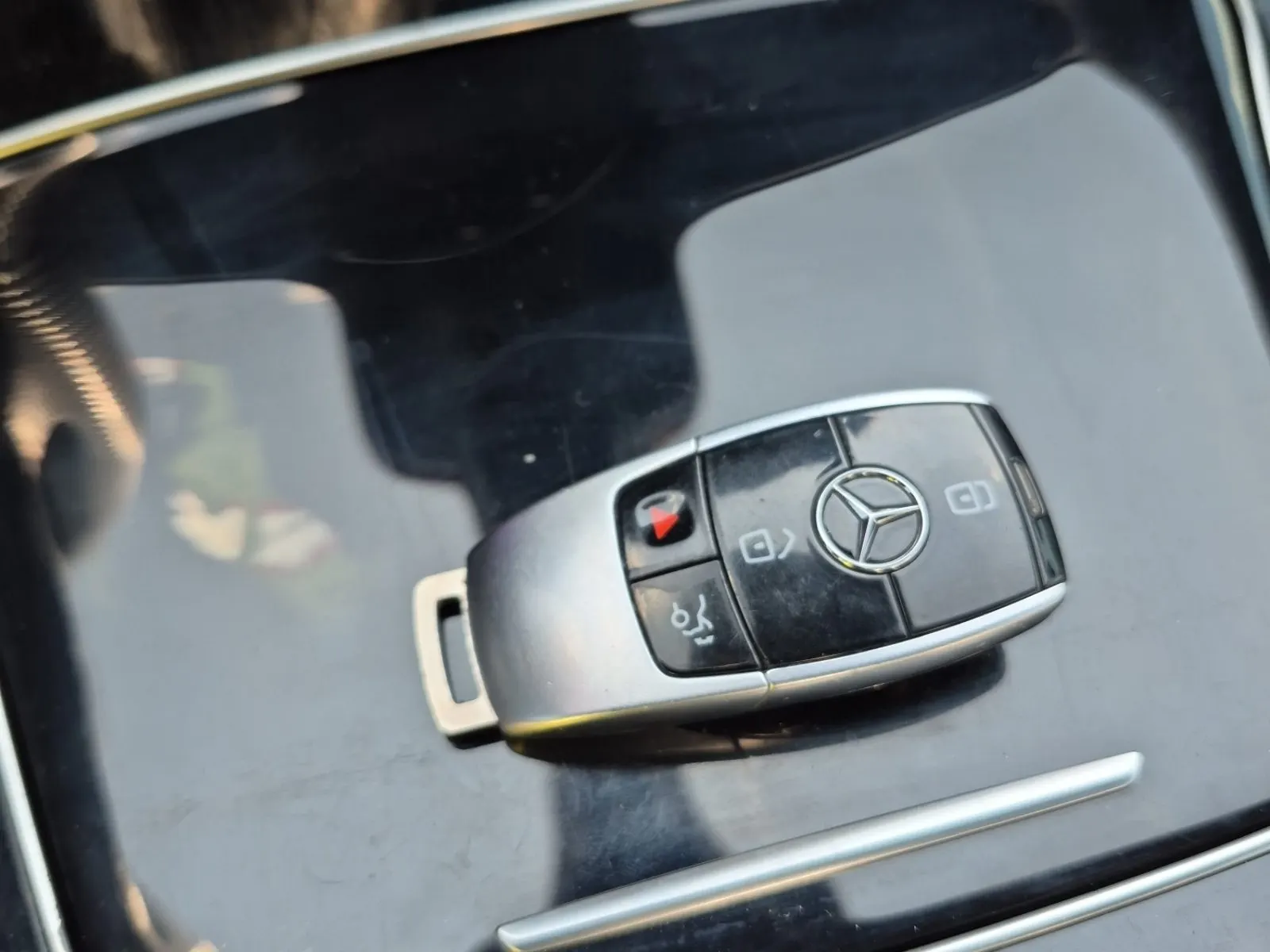 Keys/Fobs/Manual Photo