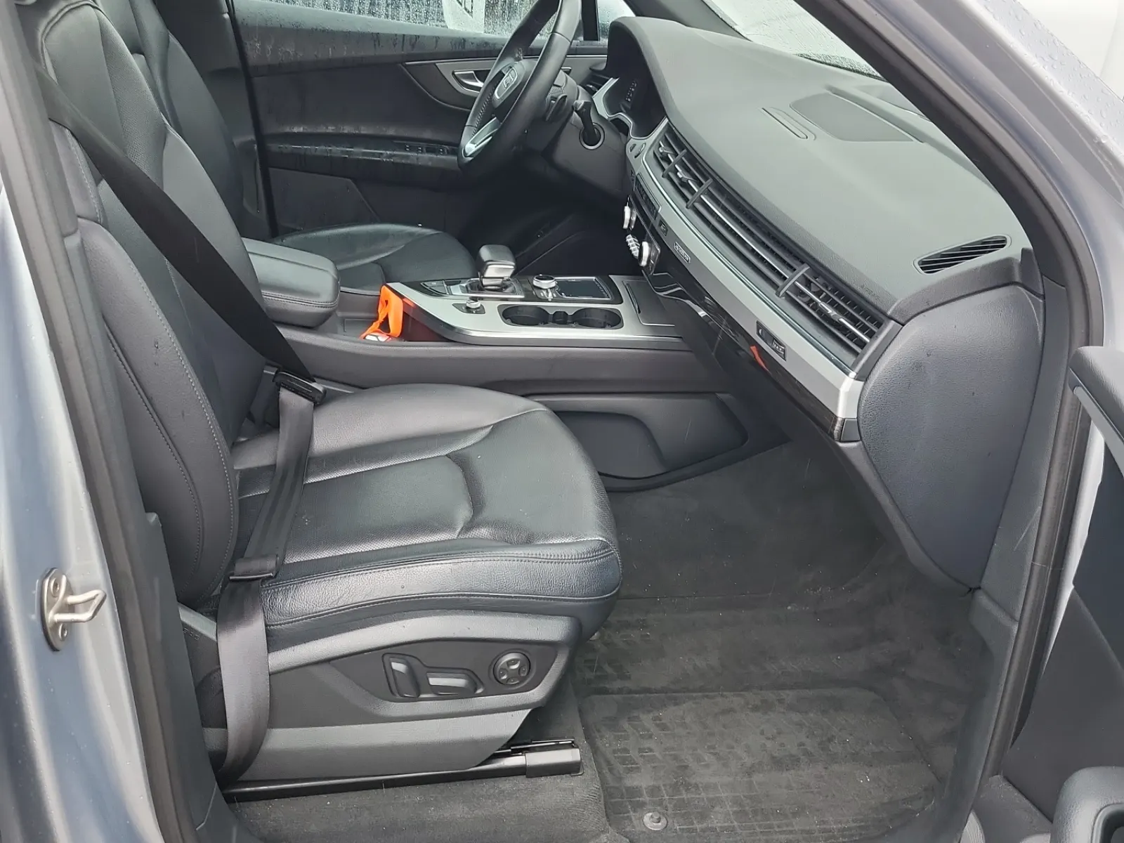 Right Side Interior Photo