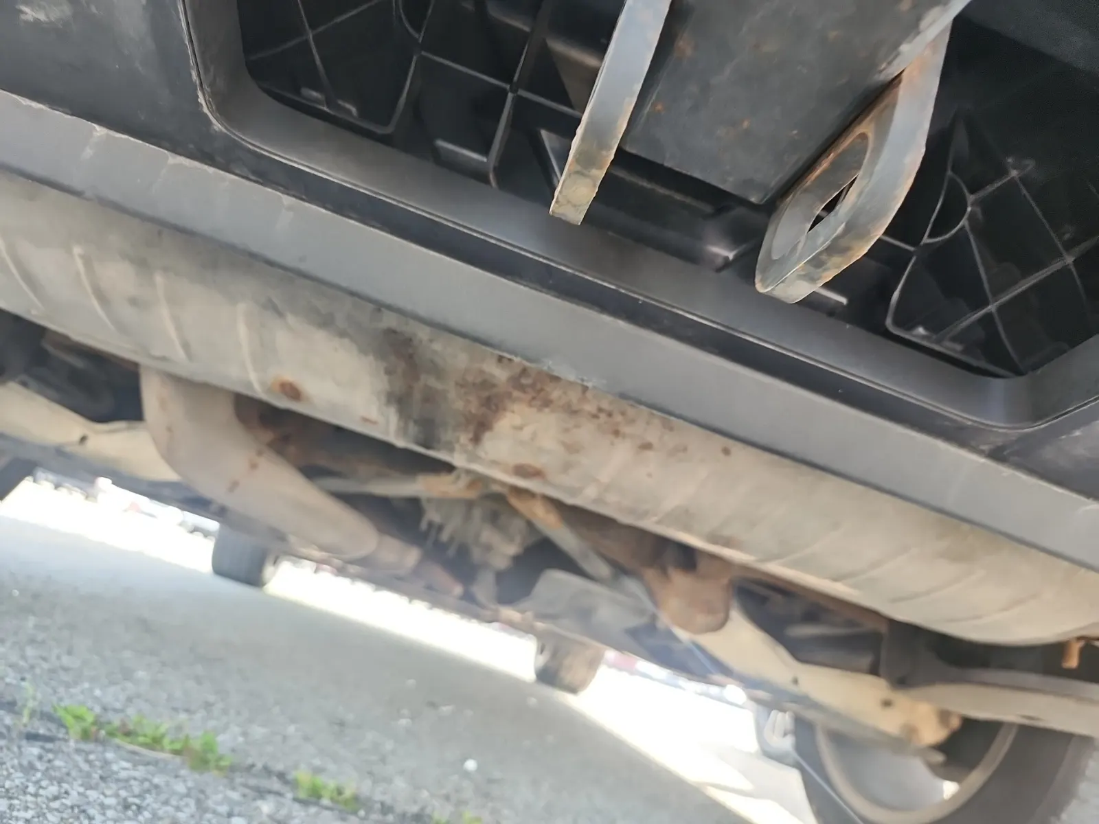 Undercarriage - Rear Photo