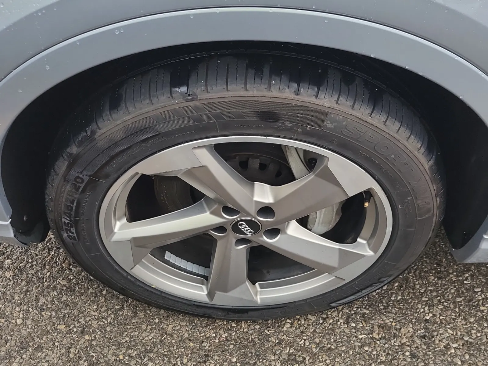 Front driver wheel/tire photo