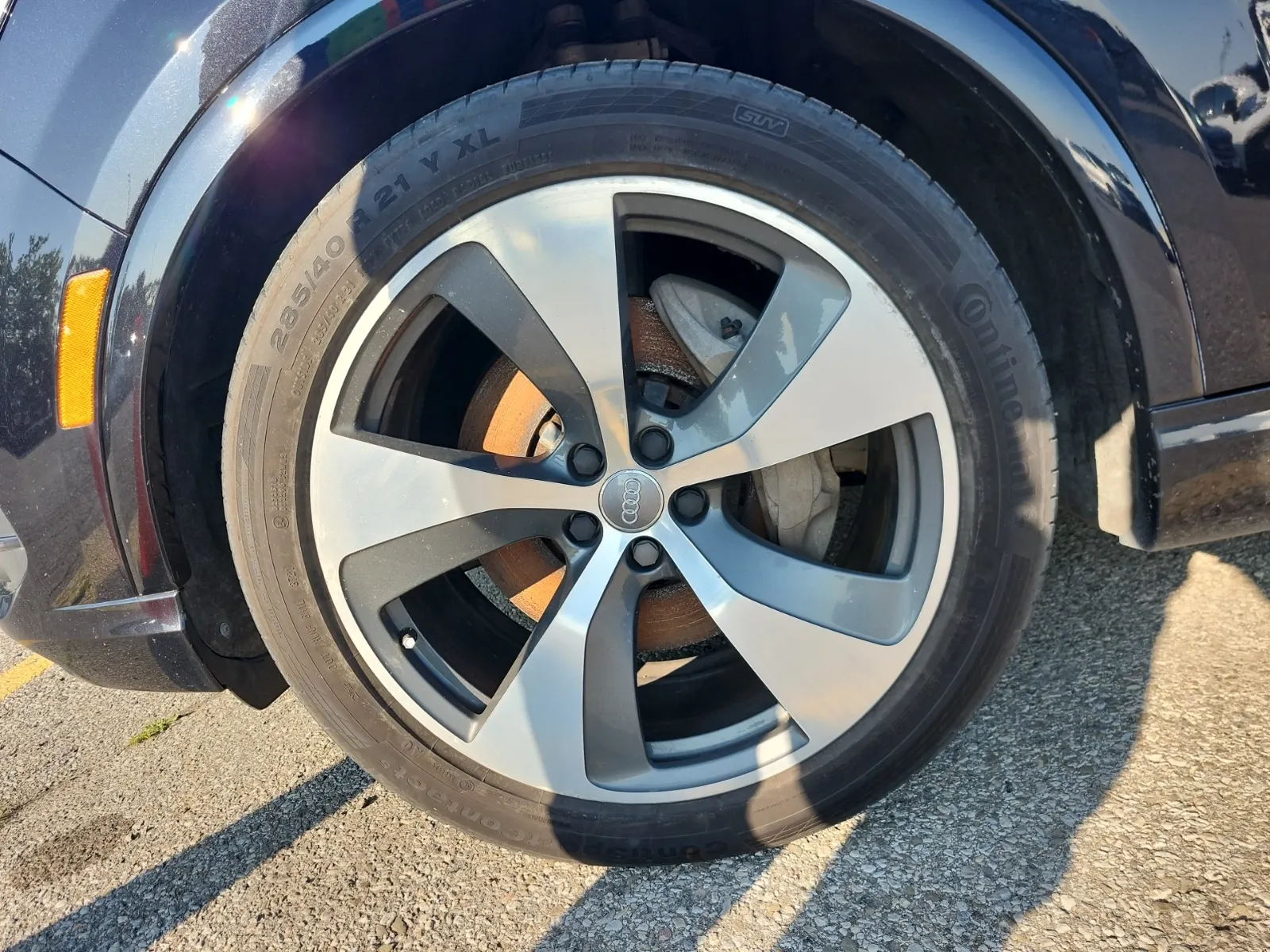 Front driver wheel/tire photo