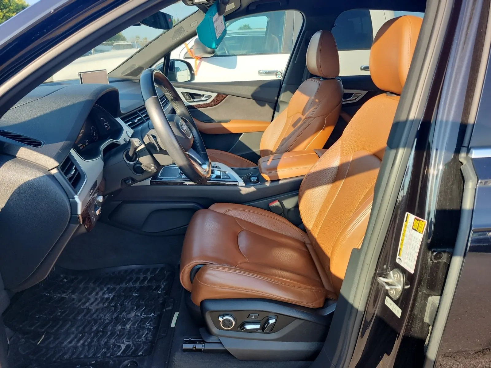 Front Interior Photo
