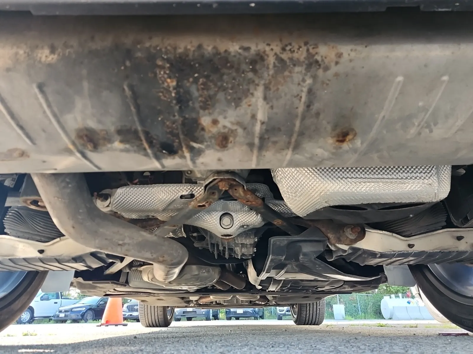 Undercarriage - Rear Photo