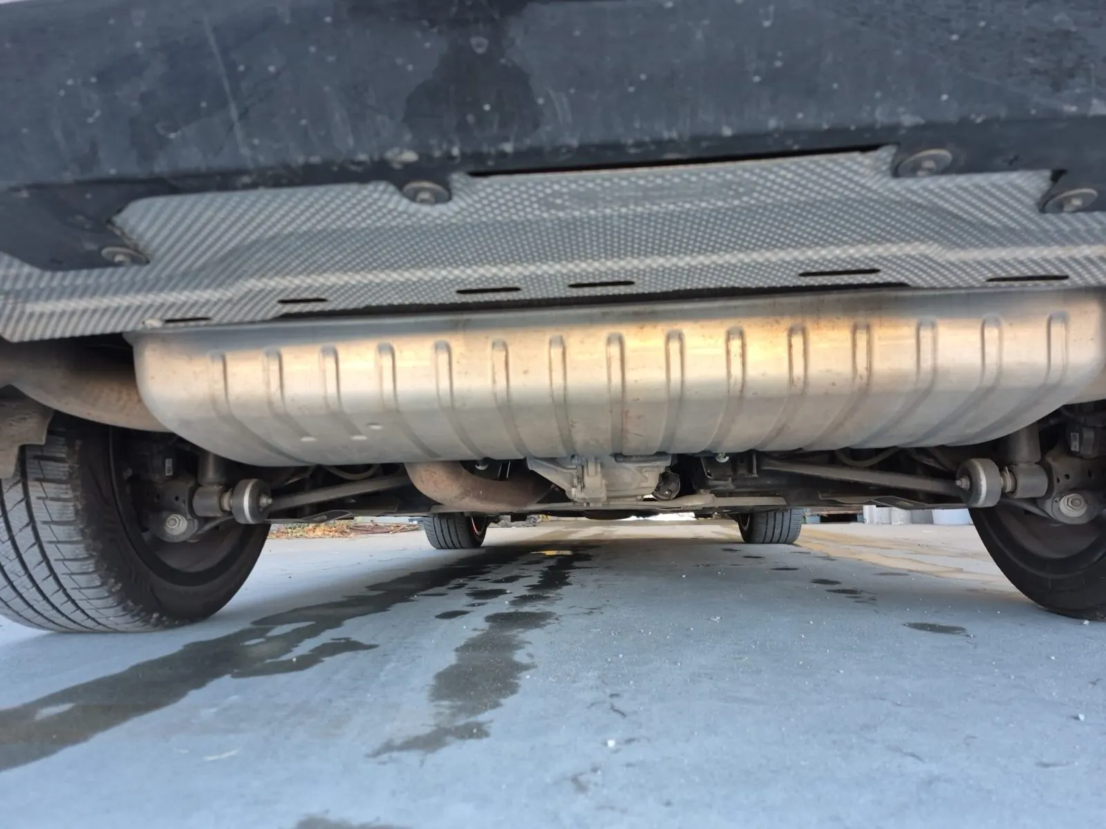 Undercarriage - Rear Photo