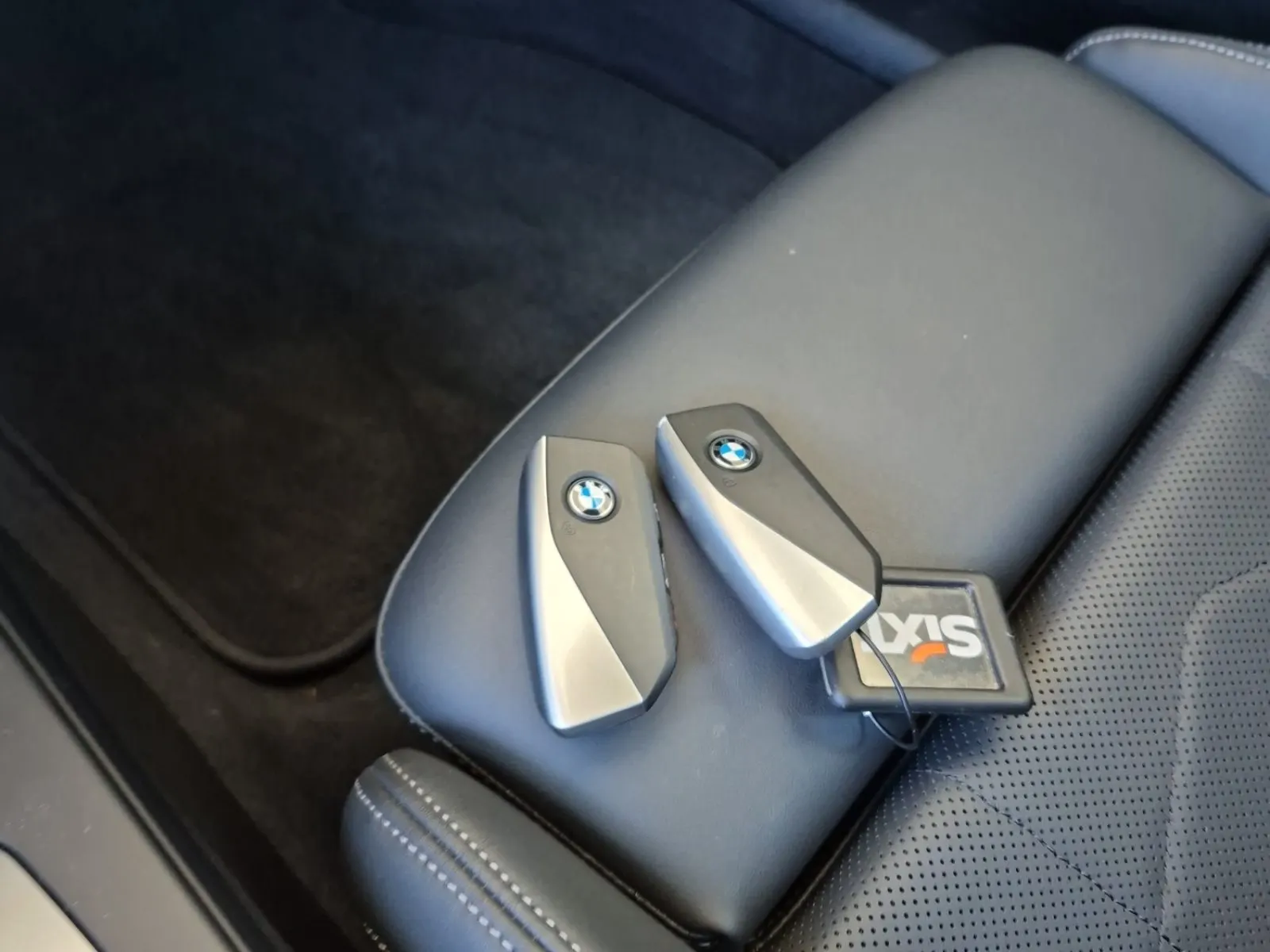 Keys/Fobs/Manual Photo