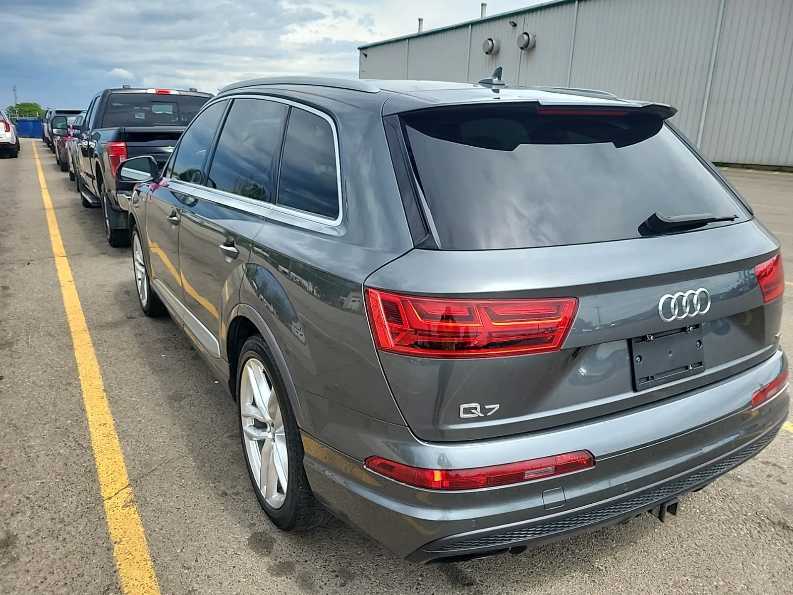 Driver Rear 3/4 Photo
