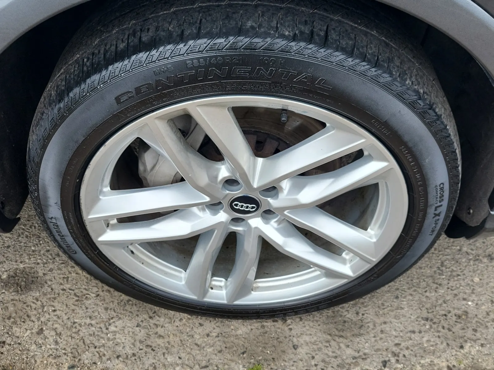 Right Front Wheel/Tire Photo