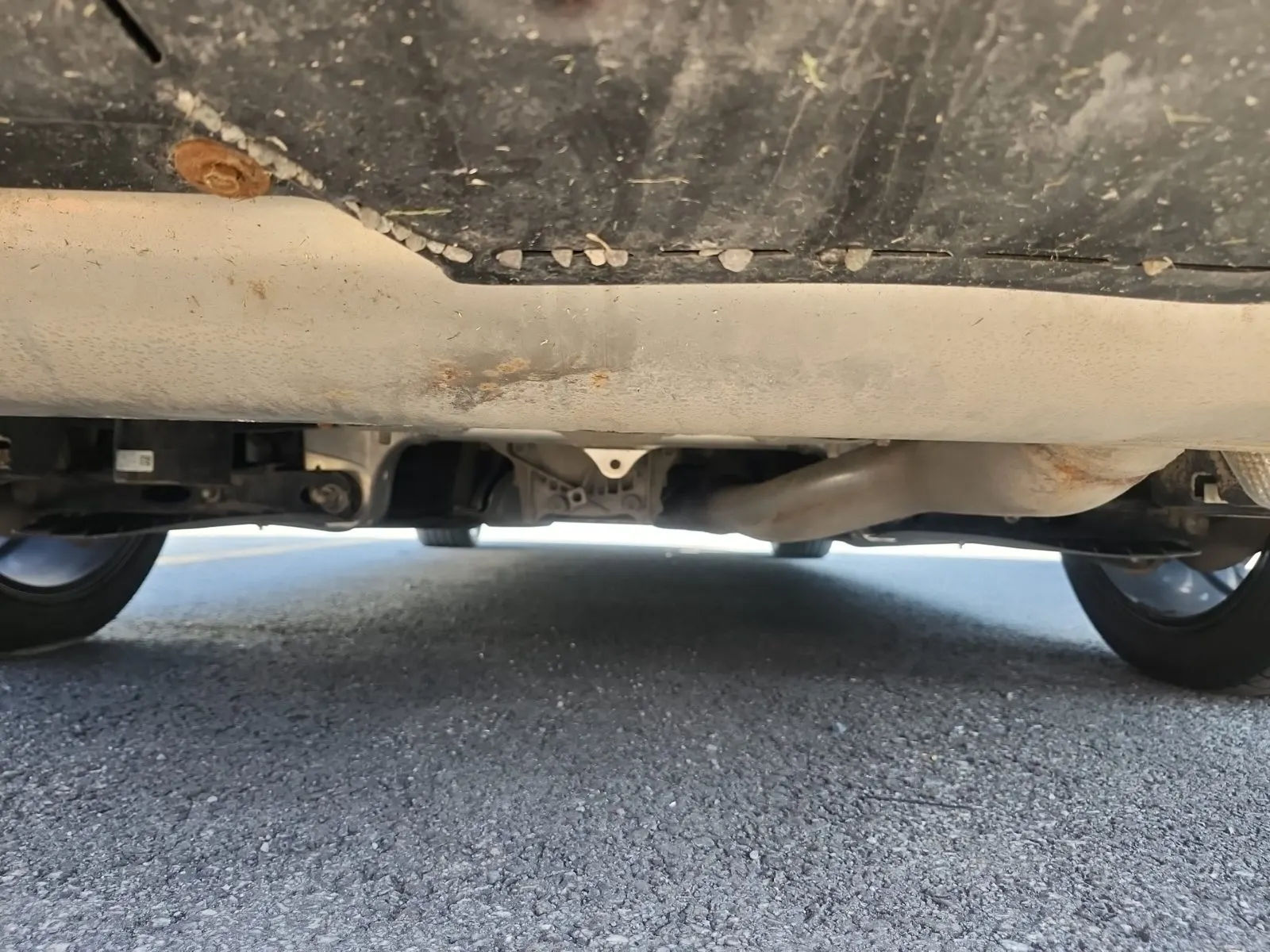 Undercarriage - Rear Photo