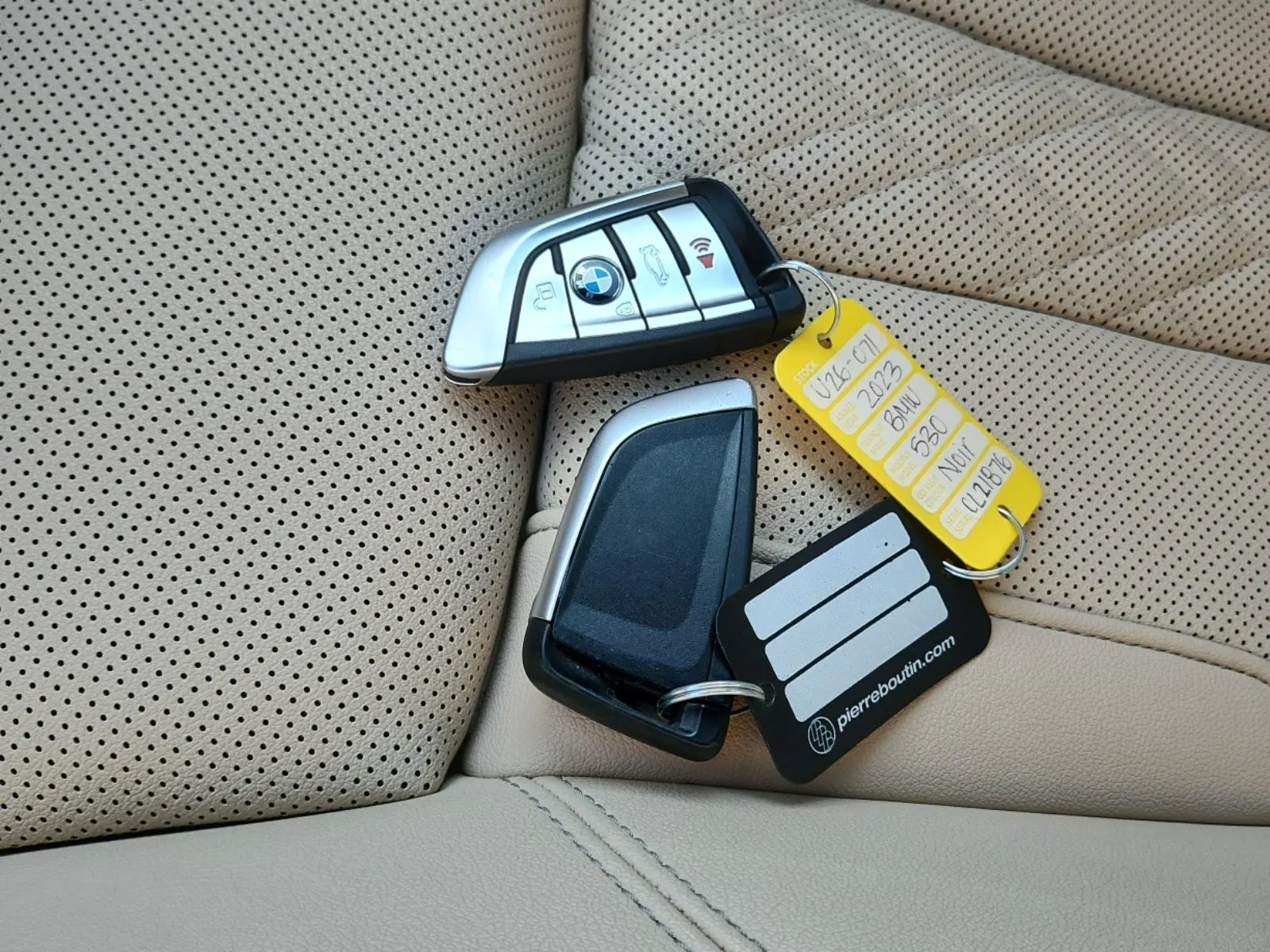 Keys/Fobs/Manual Photo