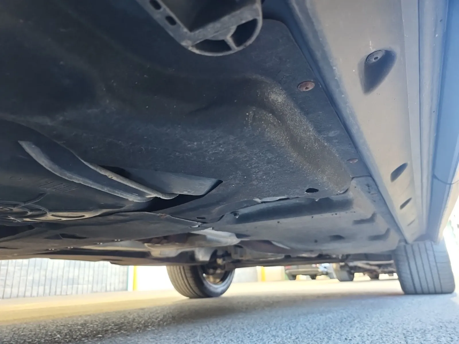 Undercarriage - Passenger Photo