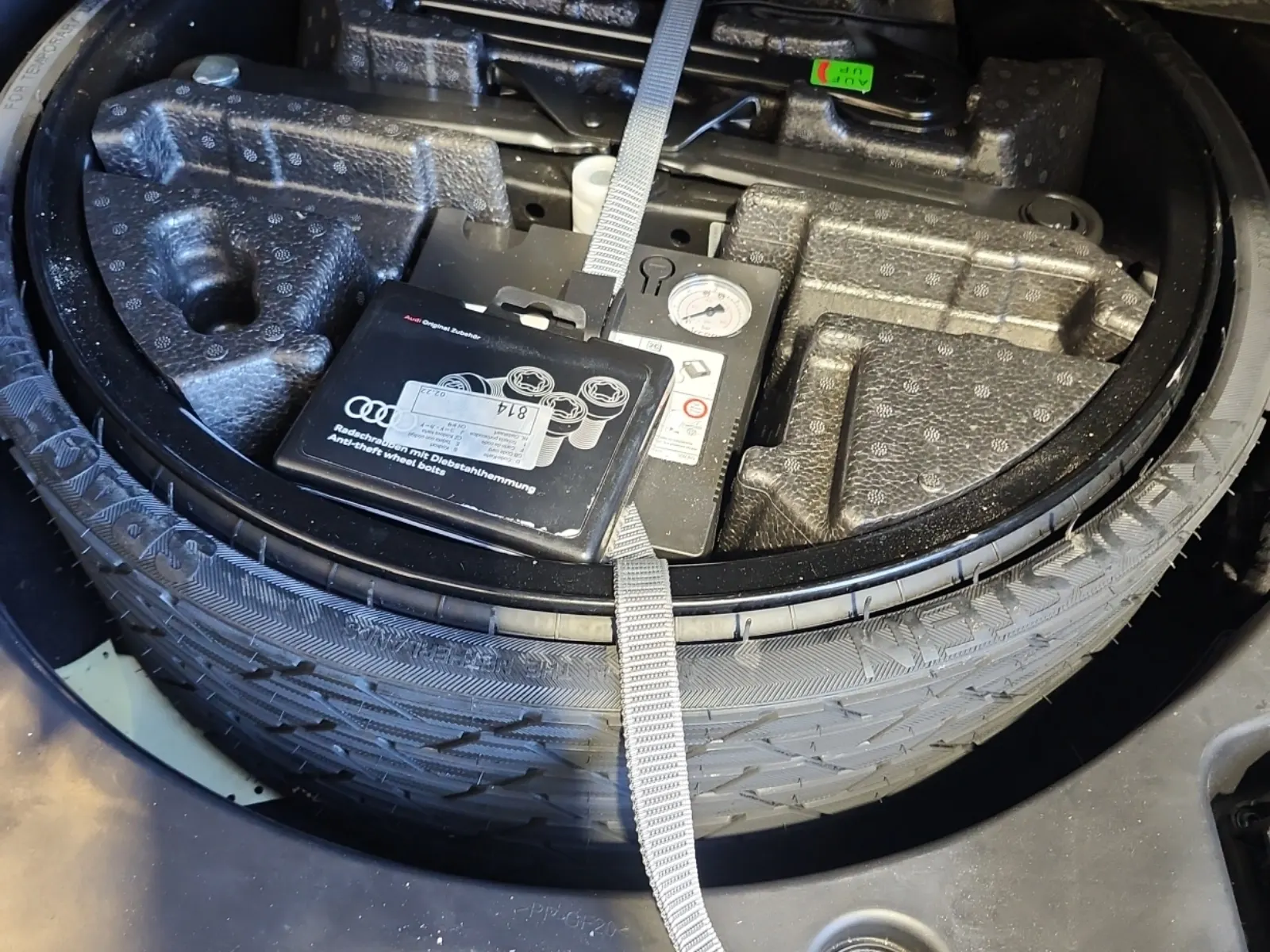 Spare Tire & Wheel Photo