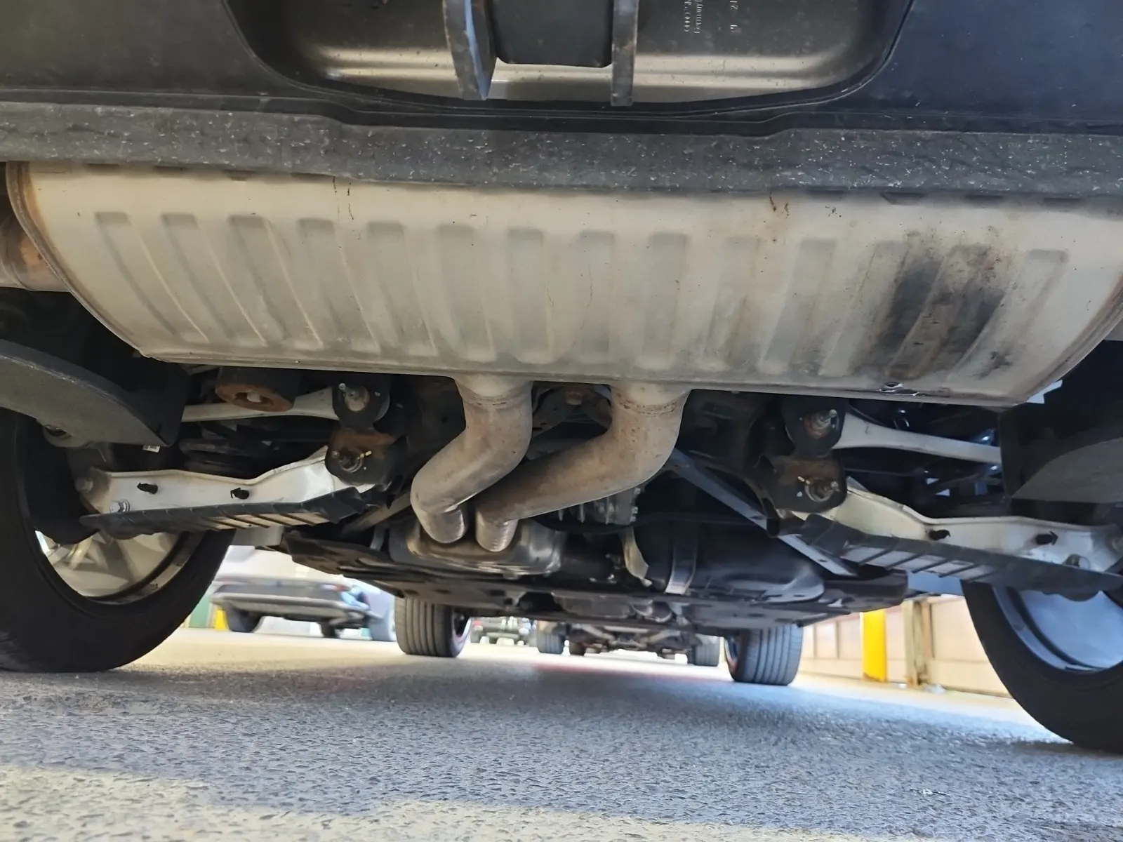 Undercarriage - Rear Photo