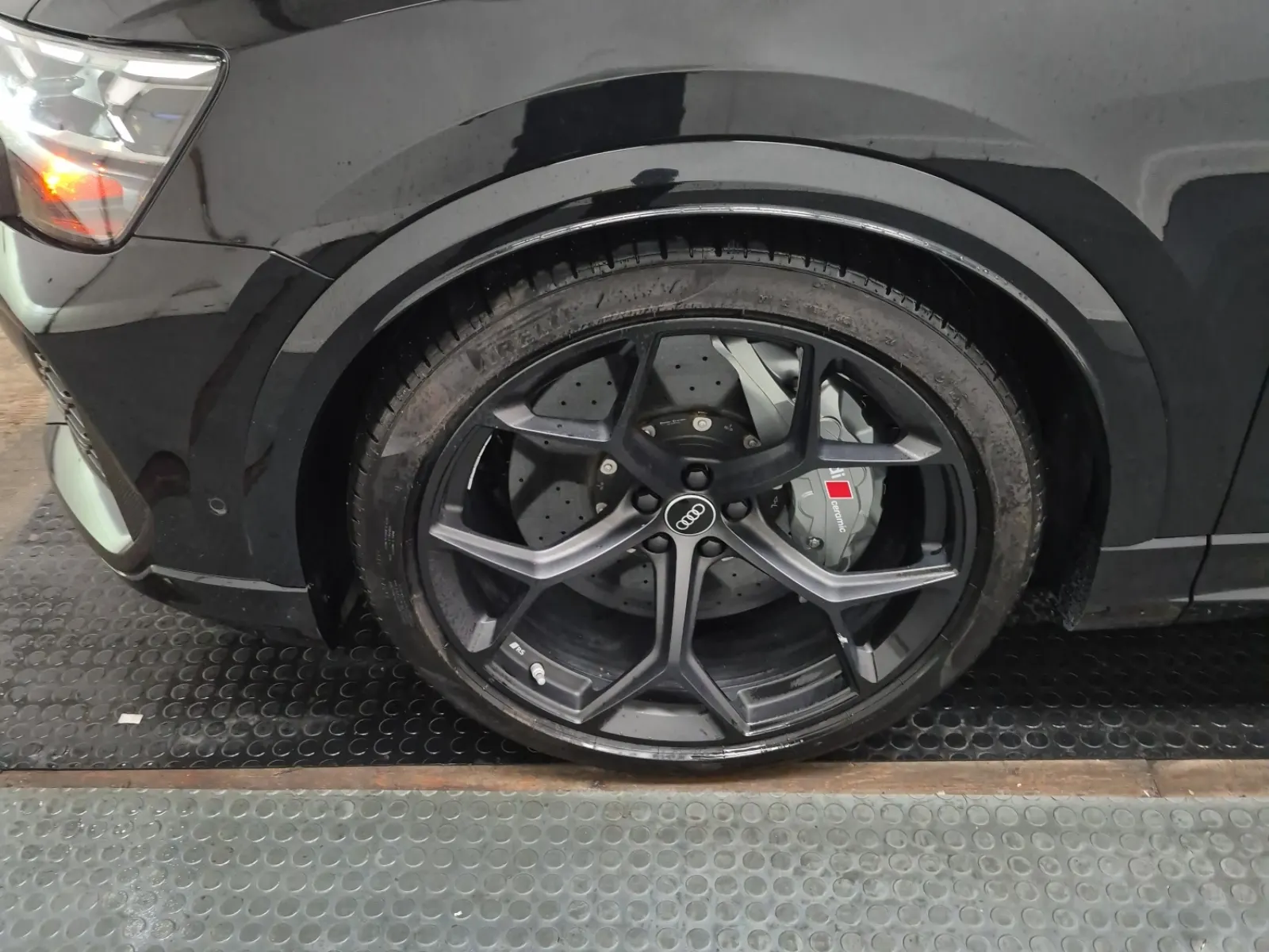 Front driver wheel/tire photo