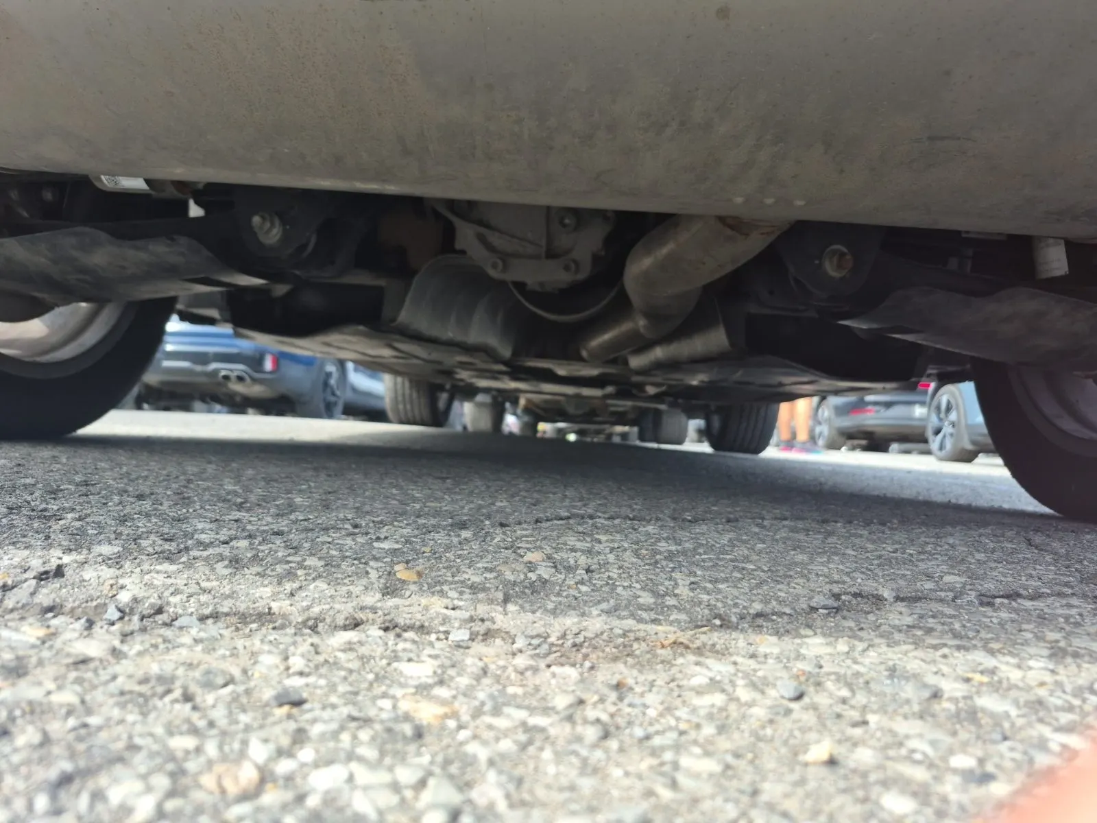Undercarriage - Rear Photo