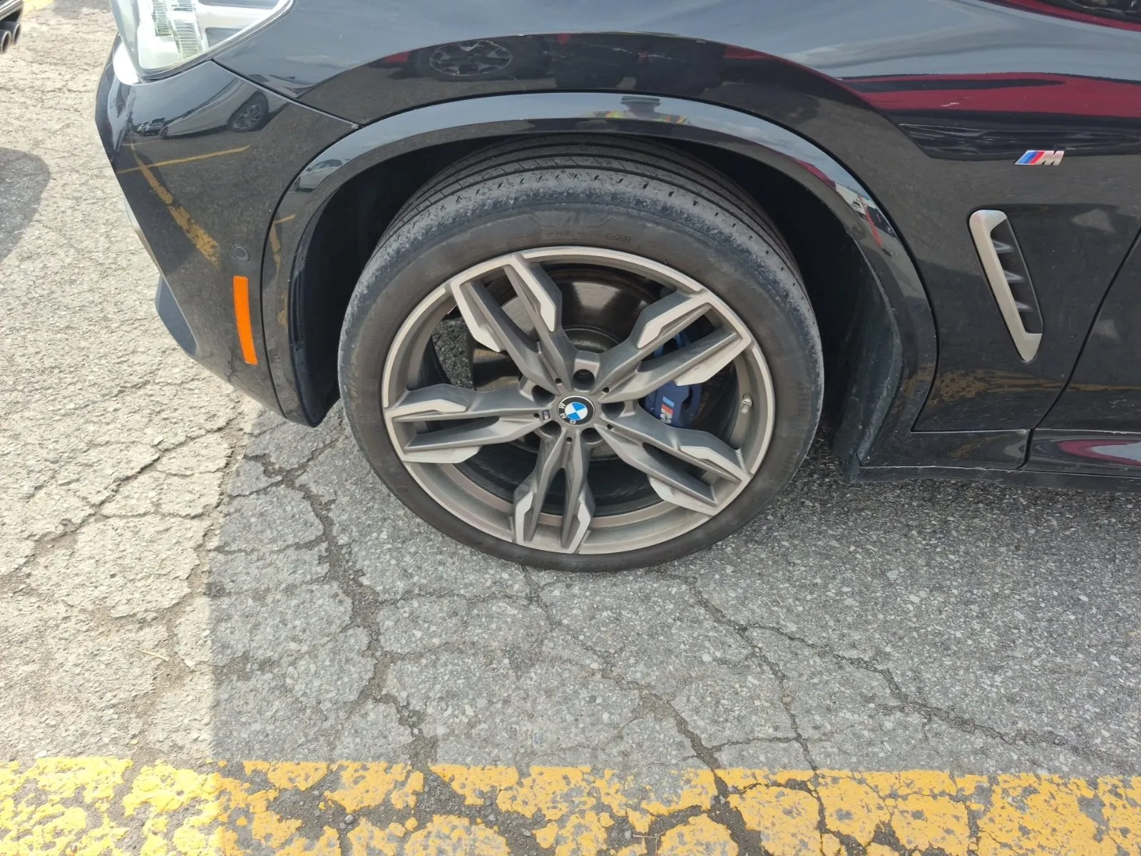 Front driver wheel/tire photo