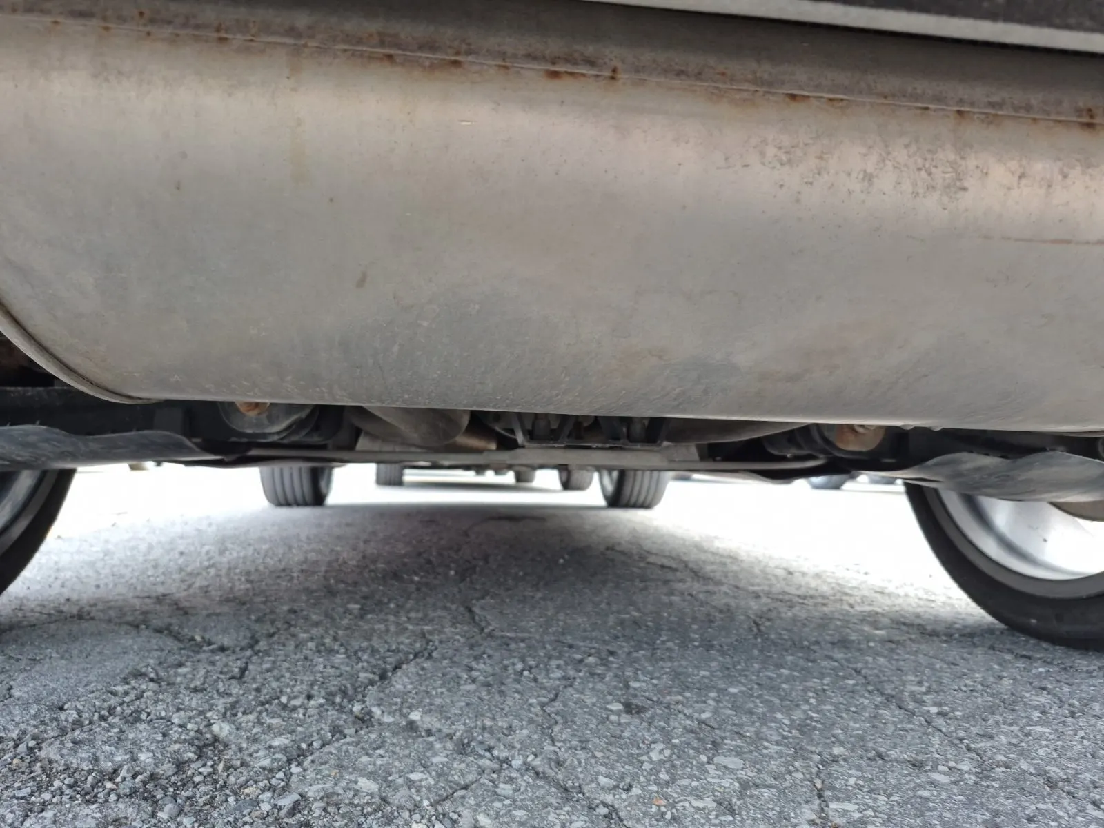 Undercarriage - Rear Photo