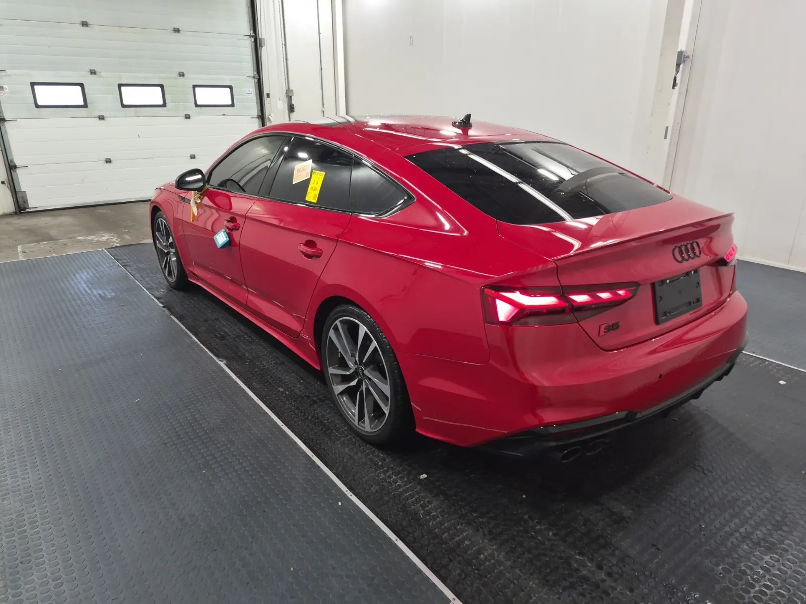 Driver Rear 3/4 Photo