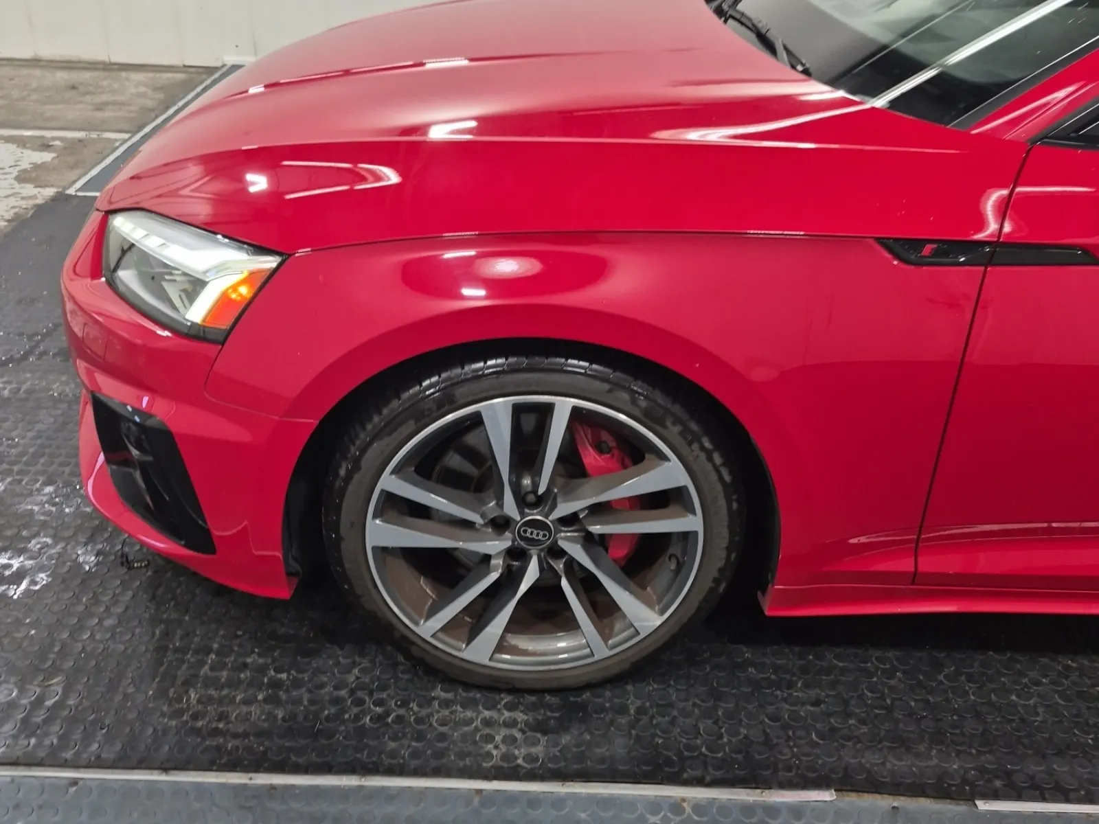 Front driver wheel/tire photo