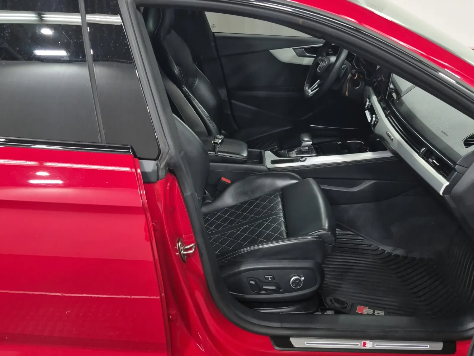 Right Side Interior Photo