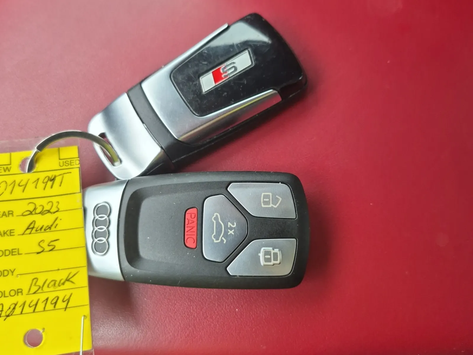 Keys/Fobs/Manual Photo