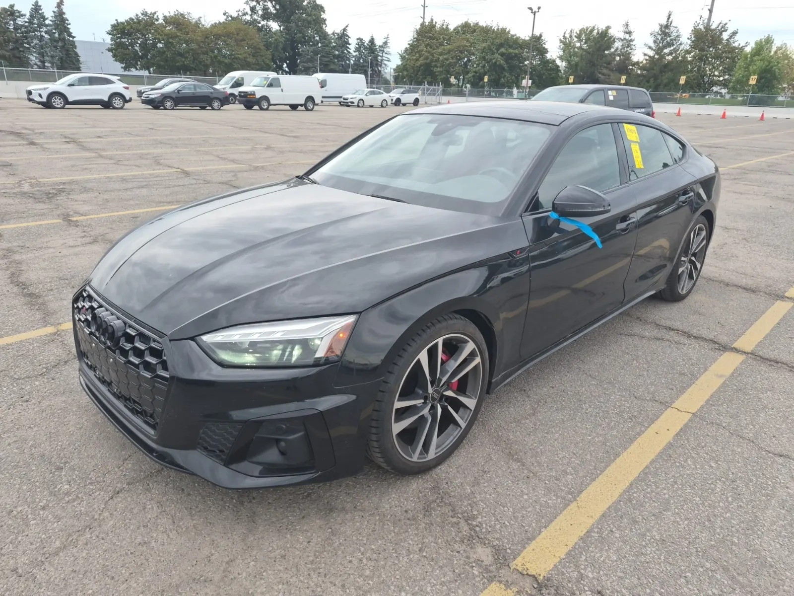 Front driver 3/4 photo
