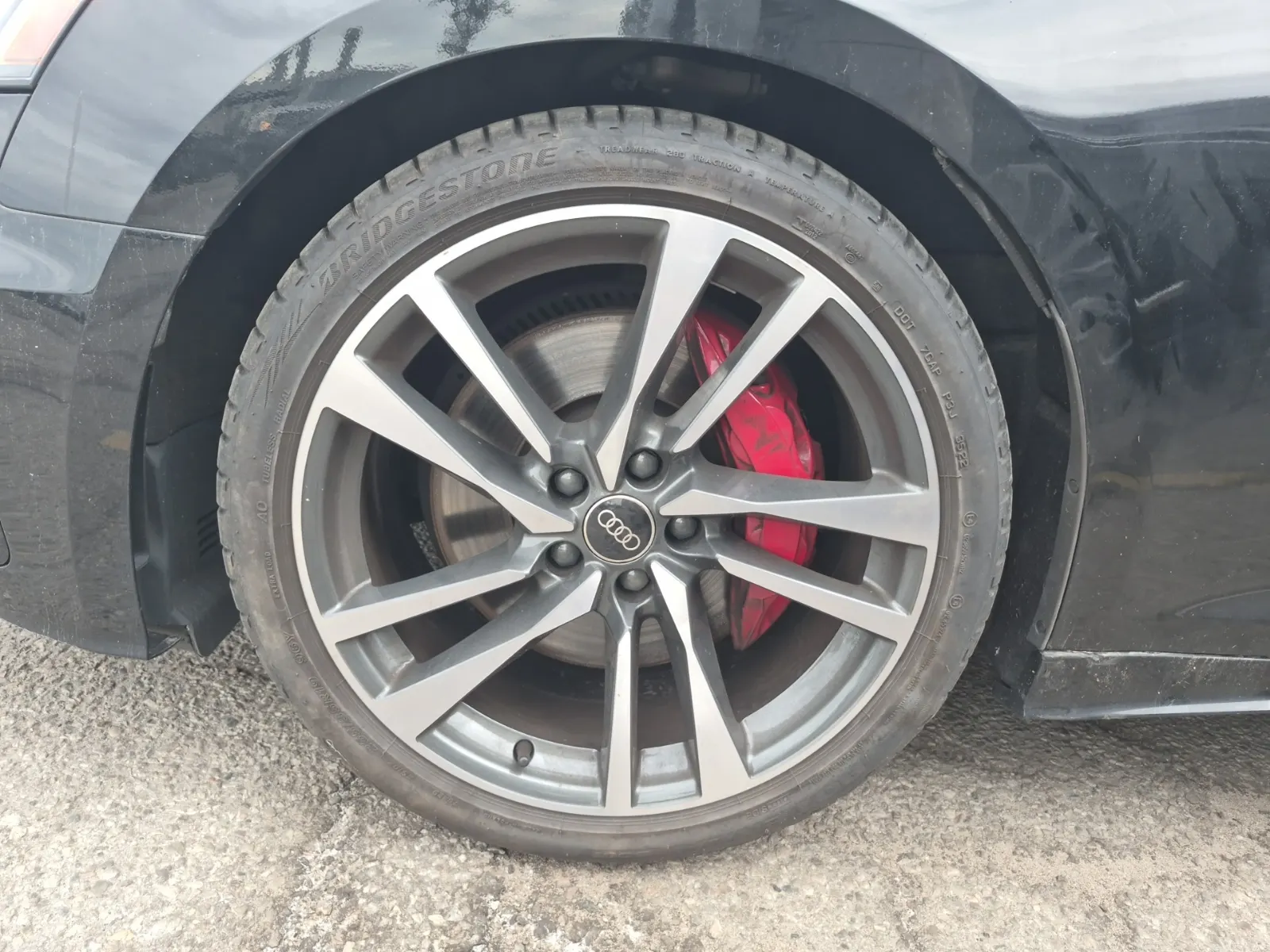 Front driver wheel/tire photo
