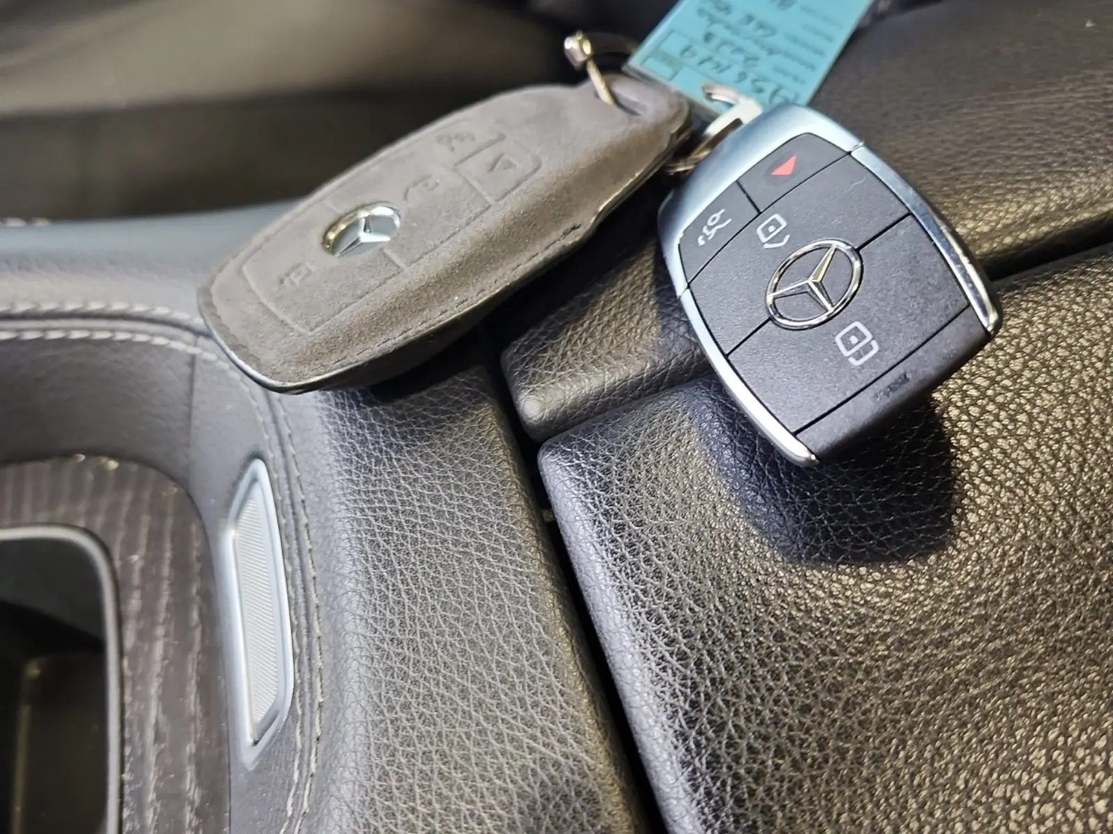Keys/Fobs/Manual Photo