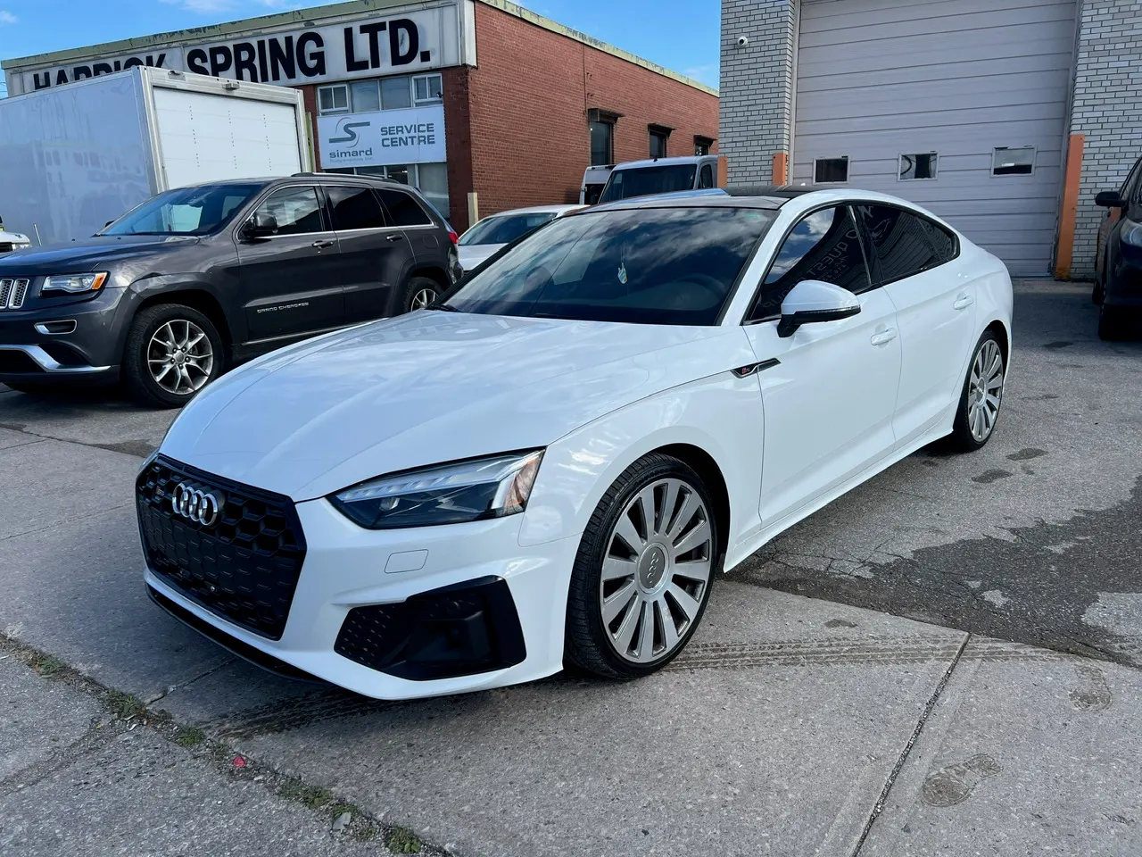 3/4 Front (Main image)