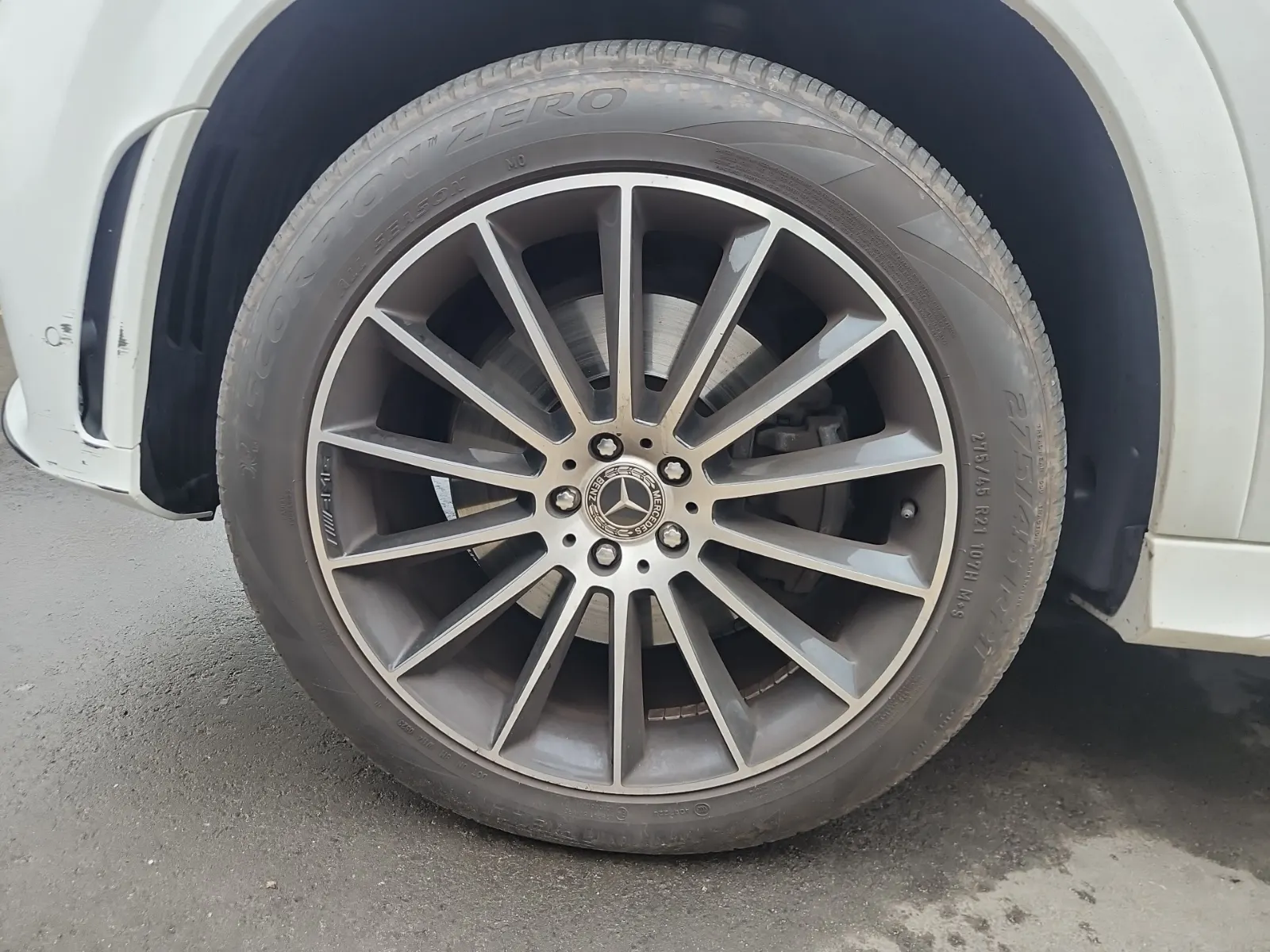 Front driver wheel/tire photo