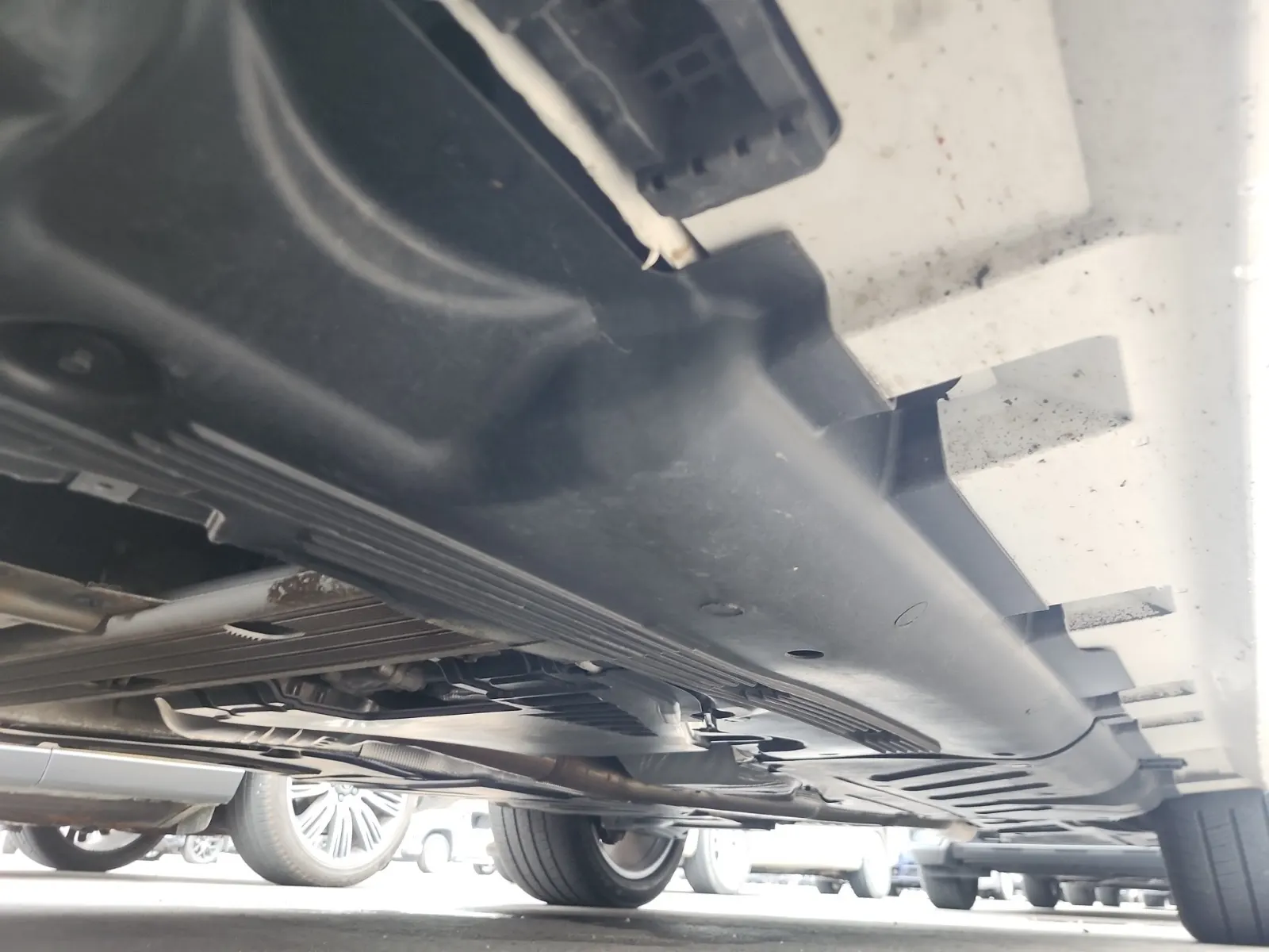 Undercarriage - Driver Photo
