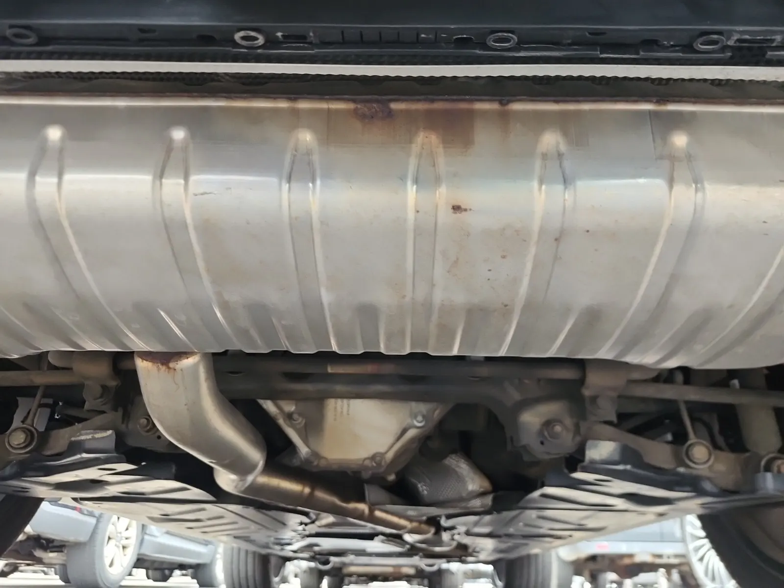 Undercarriage - Rear Photo