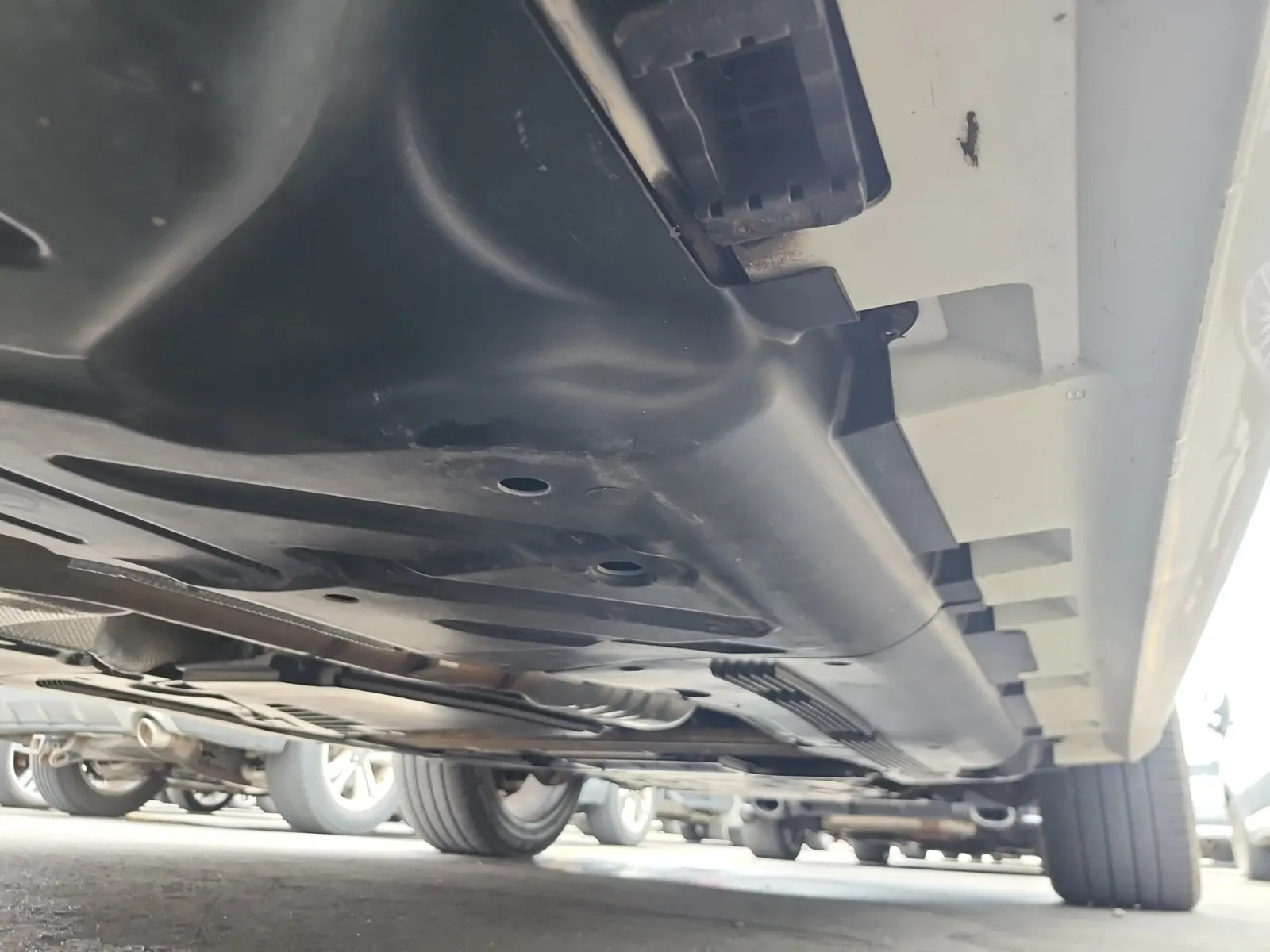 Undercarriage - Passenger Photo