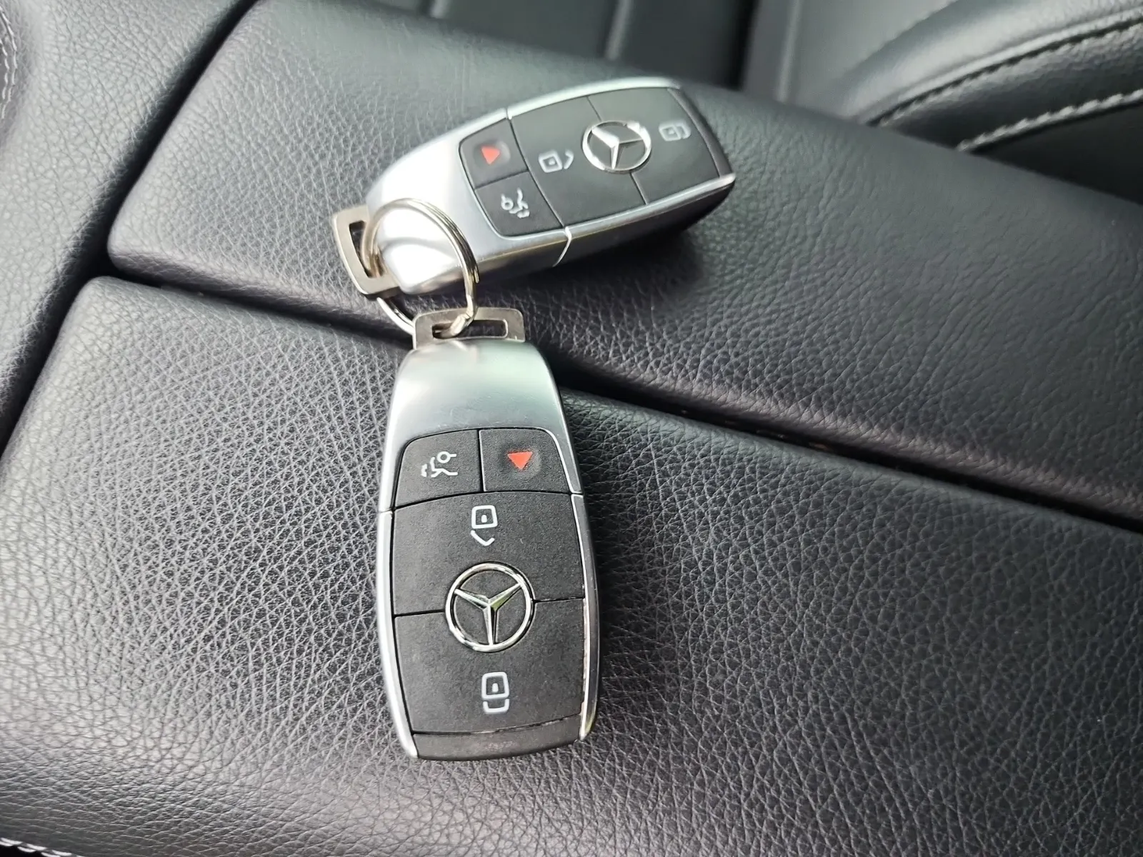 Keys/Fobs/Manual Photo