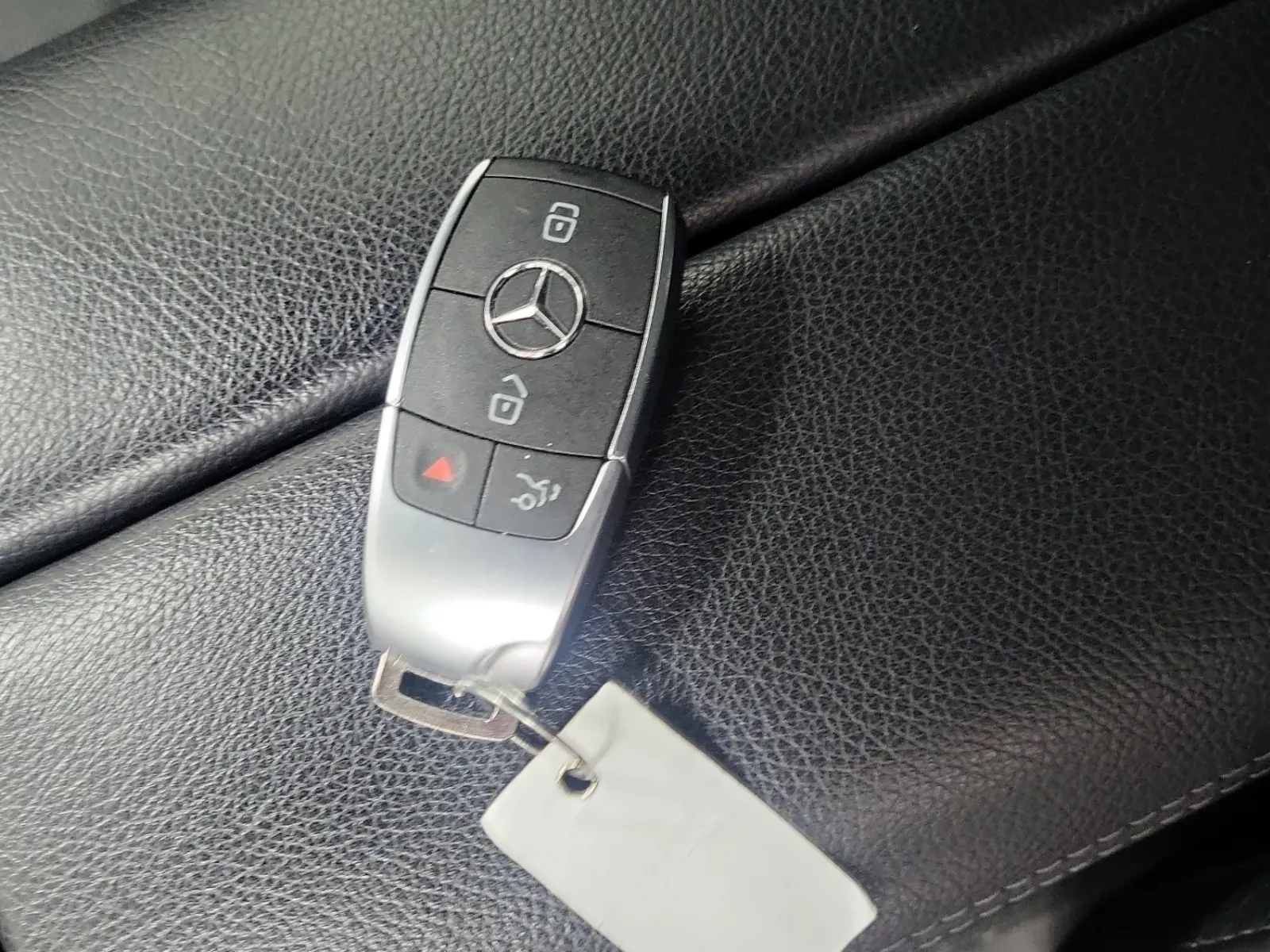 Keys/Fobs/Manual Photo
