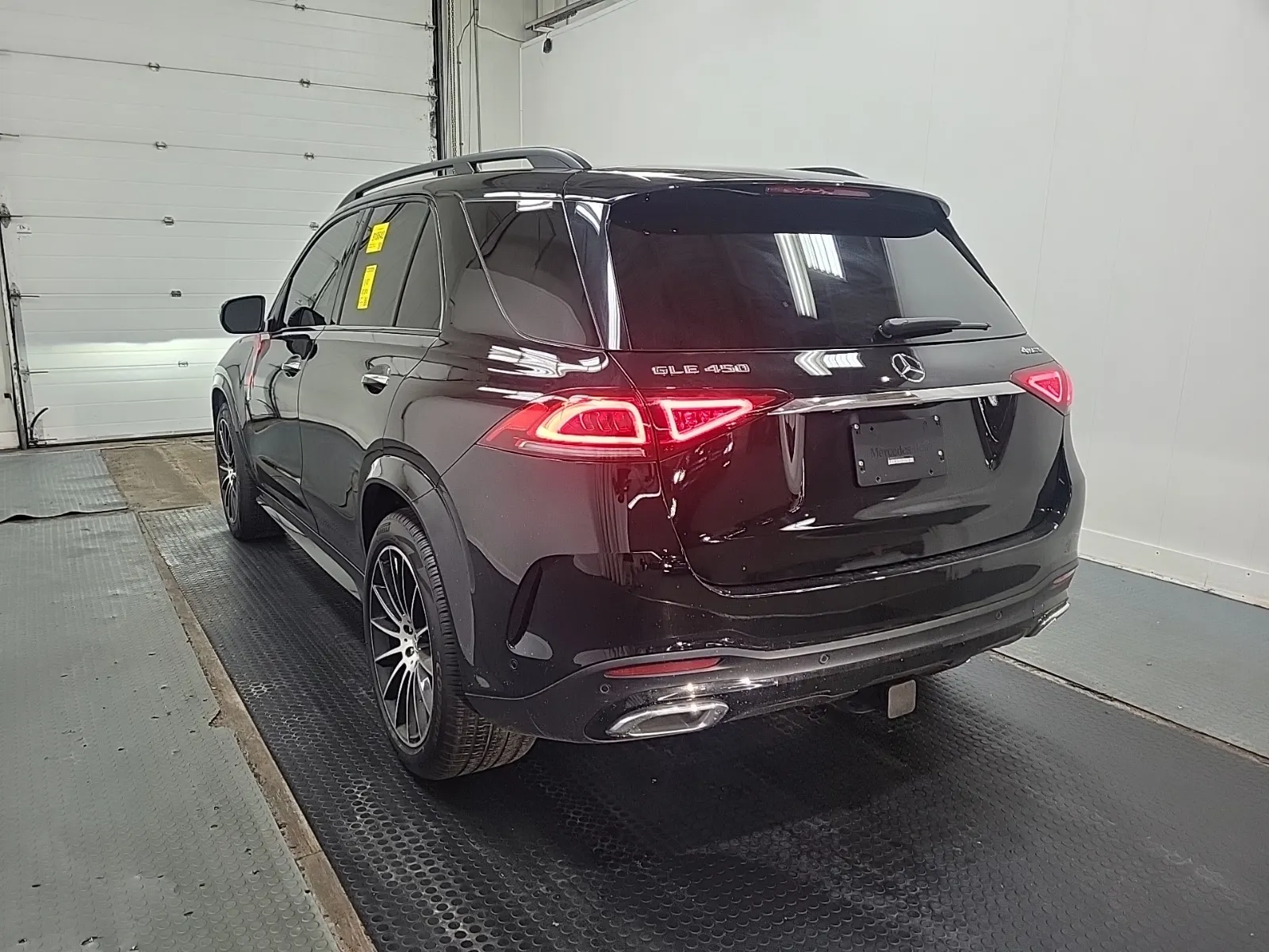 Driver Rear 3/4 Photo