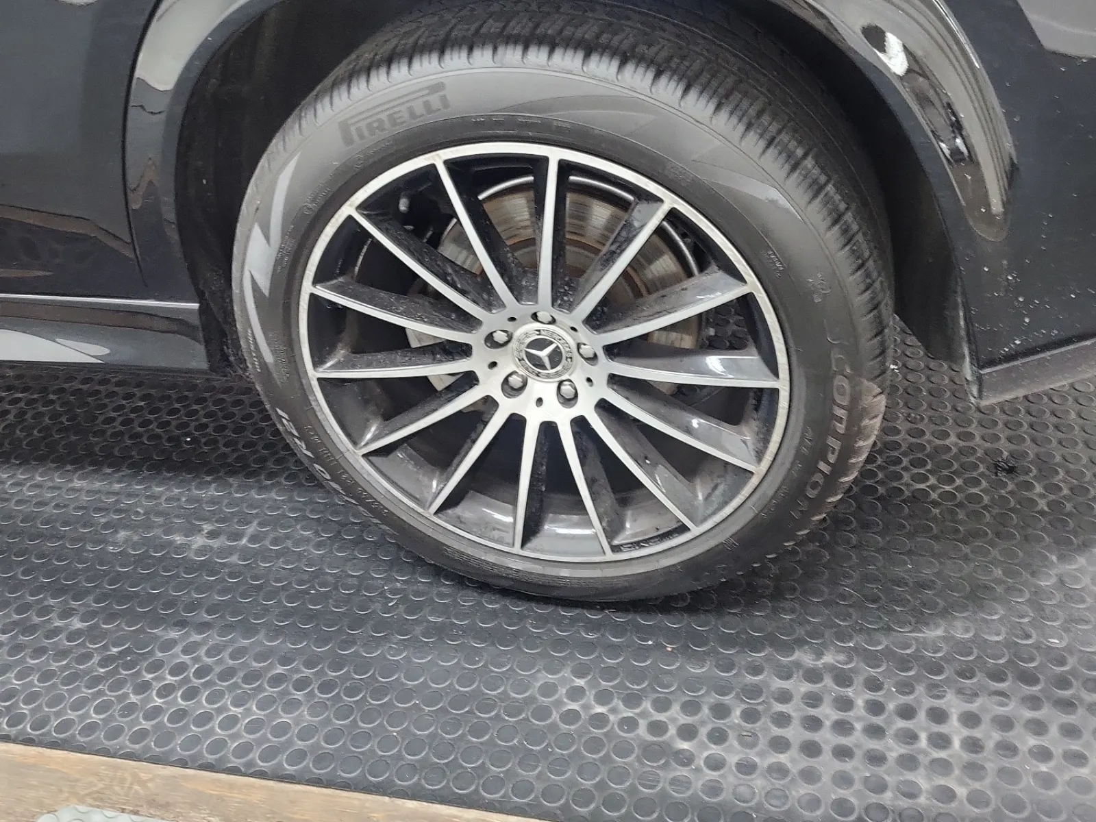 Left Rear Wheel/Tire Photo