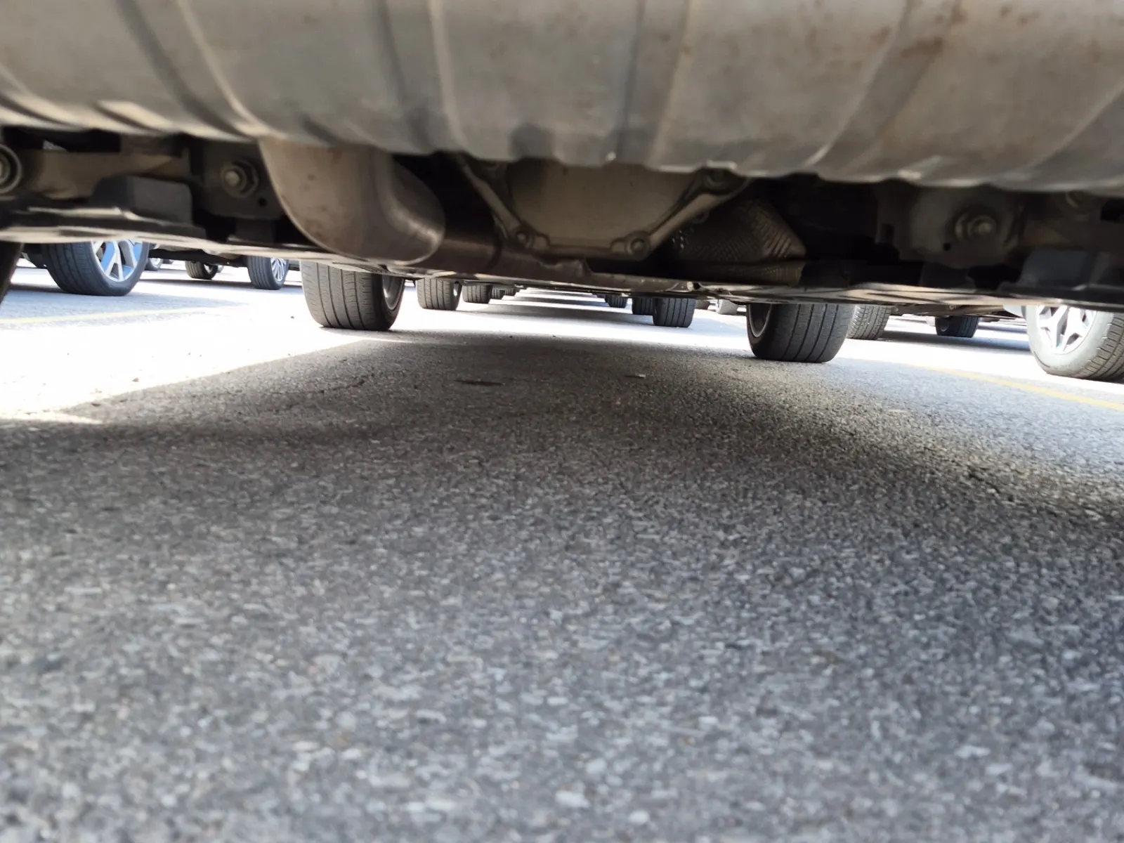 Undercarriage - Rear Photo