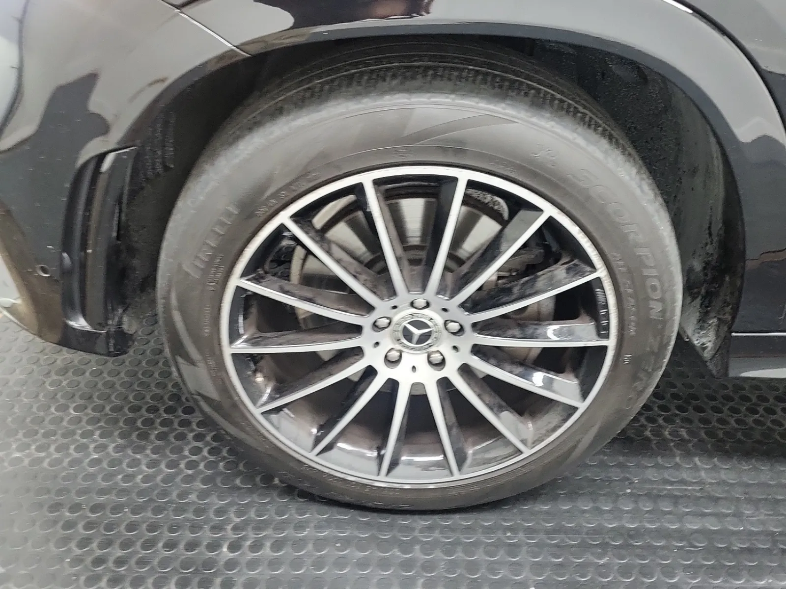 Front driver wheel/tire photo