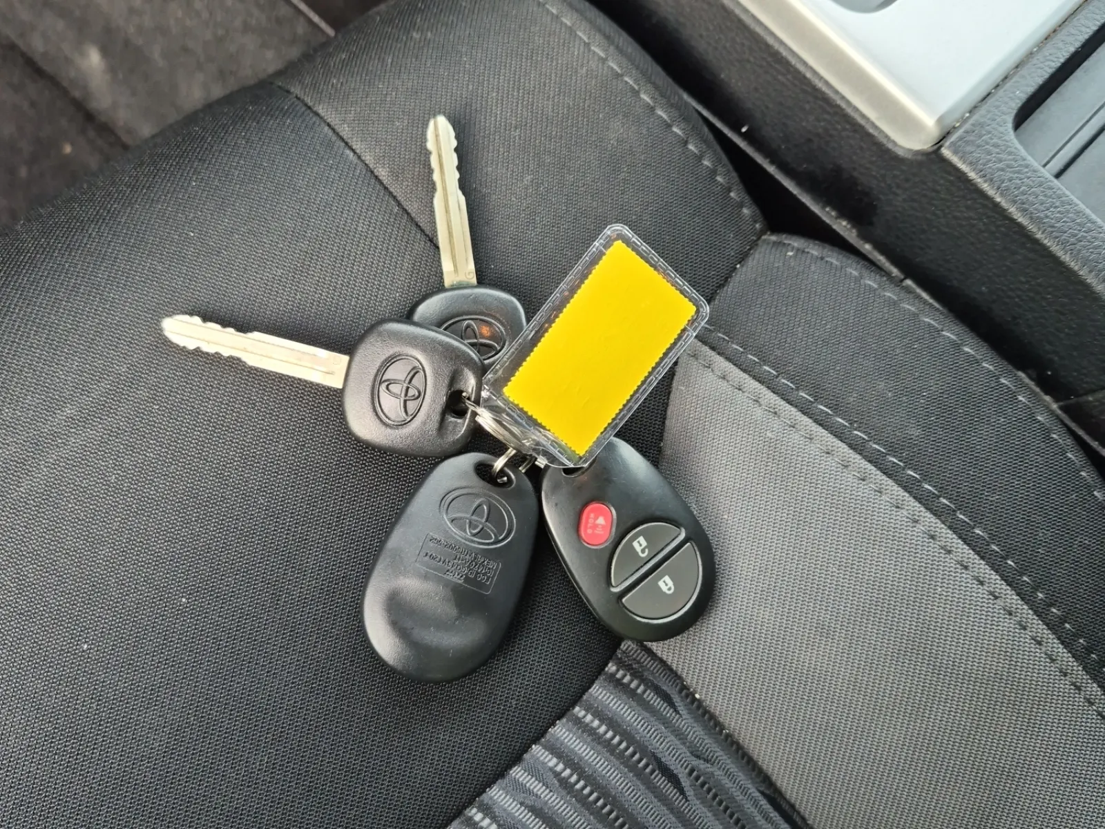 Keys/Fobs/Manual Photo