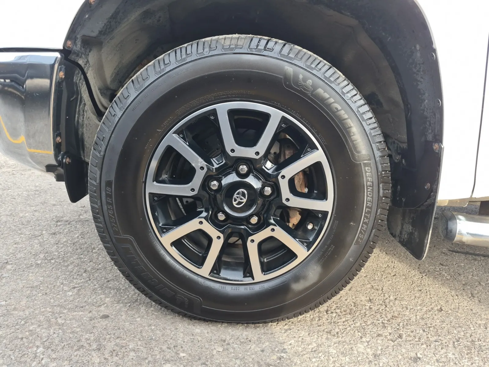 Front driver wheel/tire photo