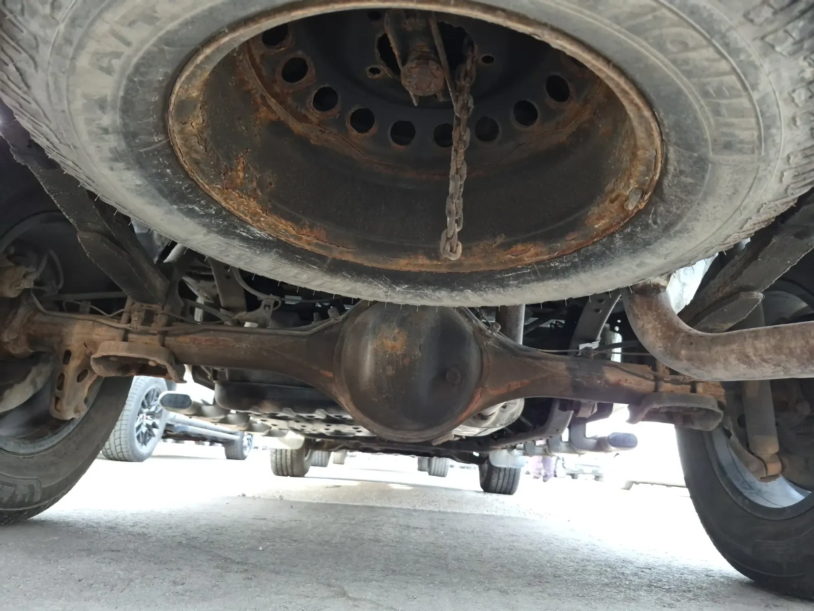 Undercarriage - Rear Photo