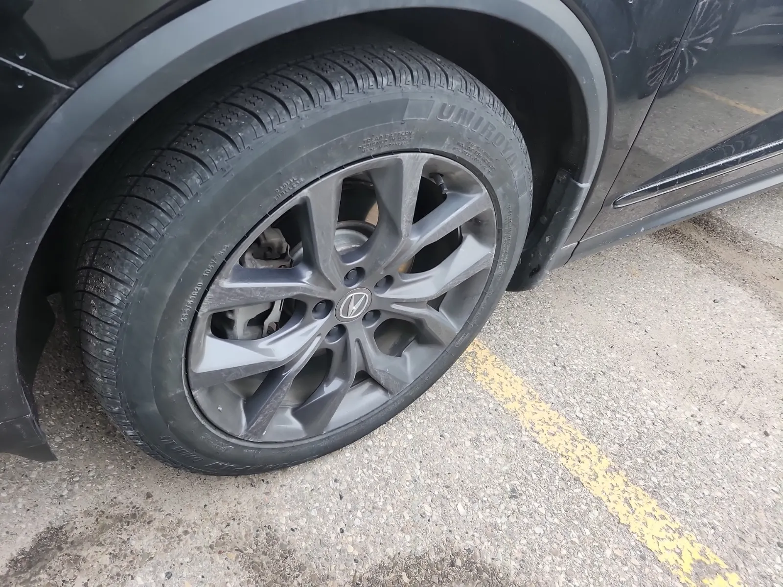 Front driver wheel/tire photo