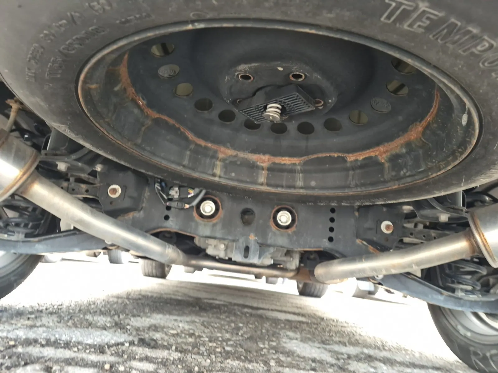 Undercarriage - Rear Photo