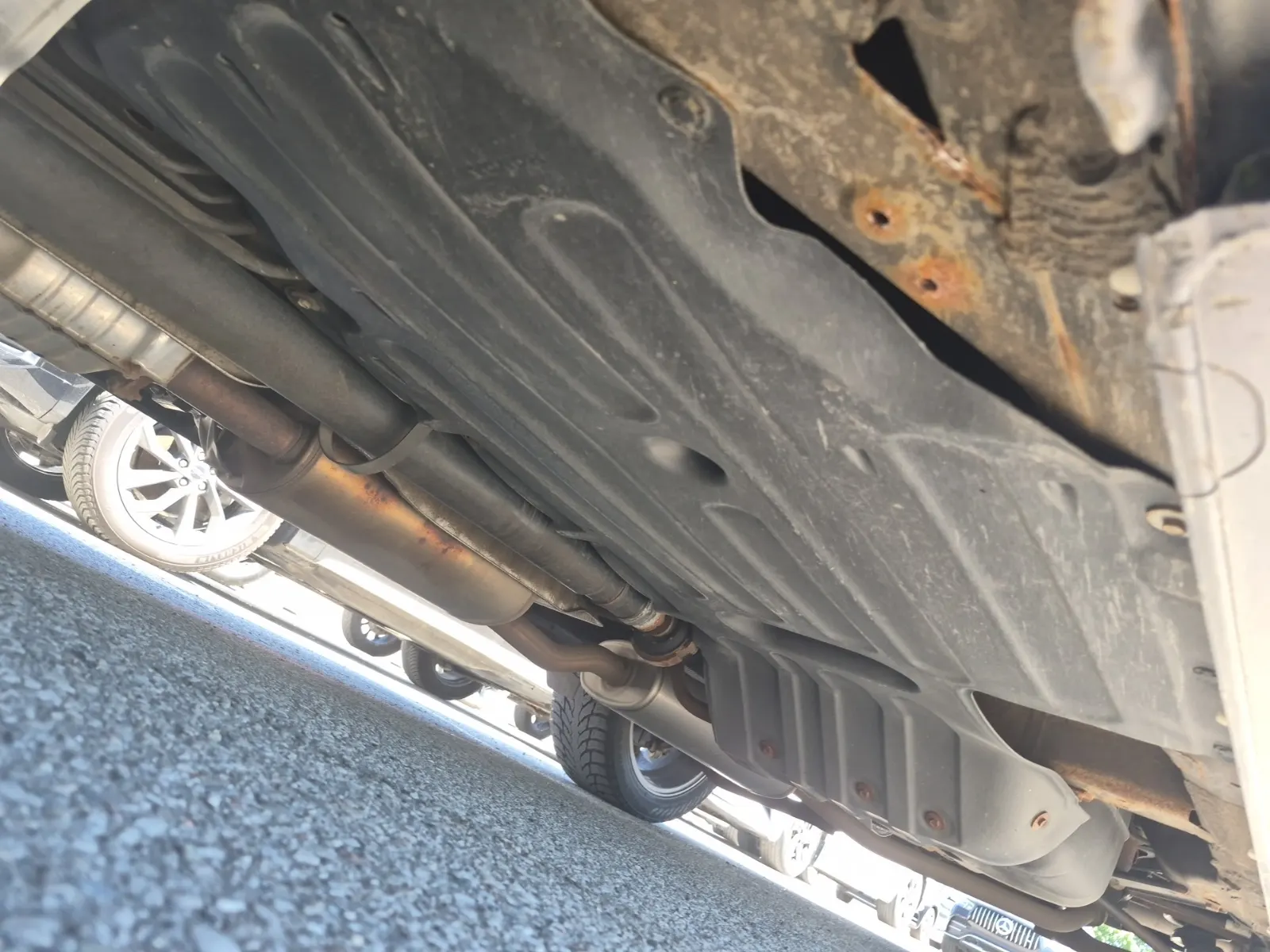 Undercarriage - Driver Photo