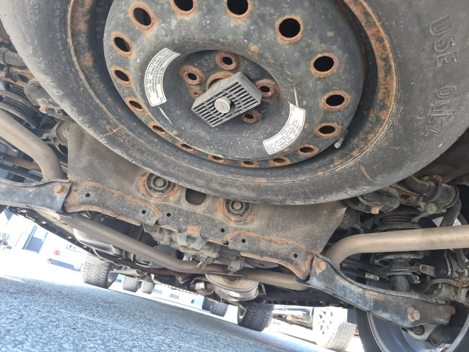 Undercarriage - Rear Photo