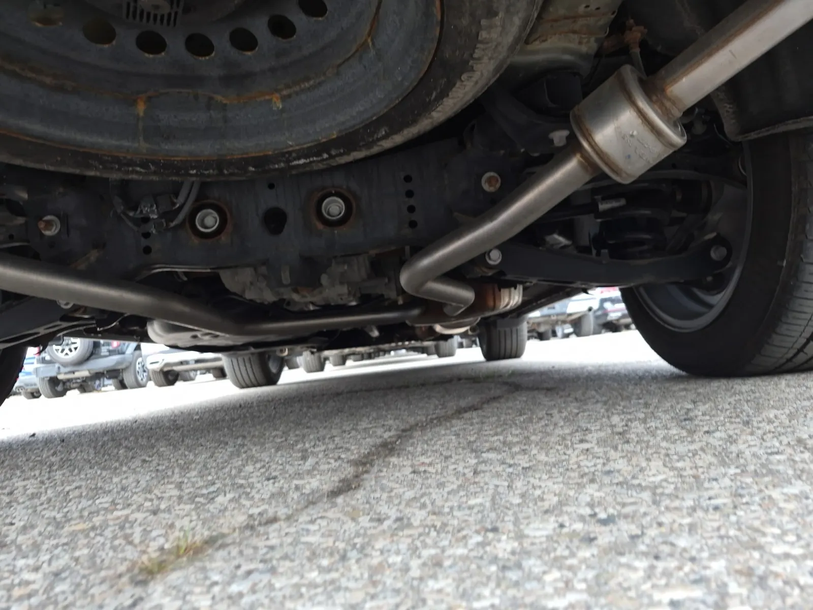 Undercarriage - Rear Photo
