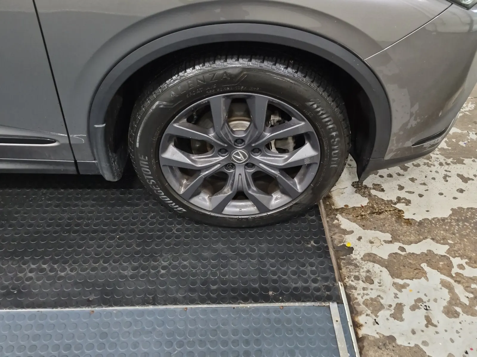 Right Front Wheel/Tire Photo