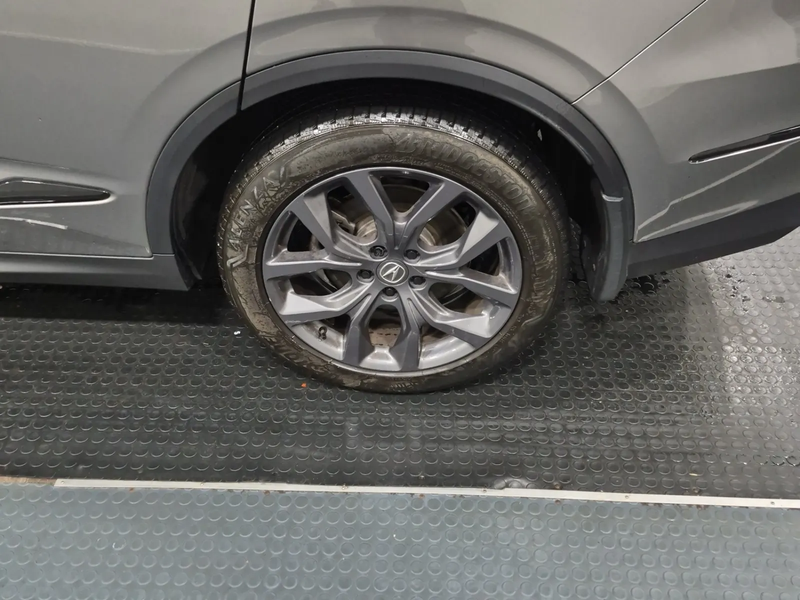 Left Rear Wheel/Tire Photo